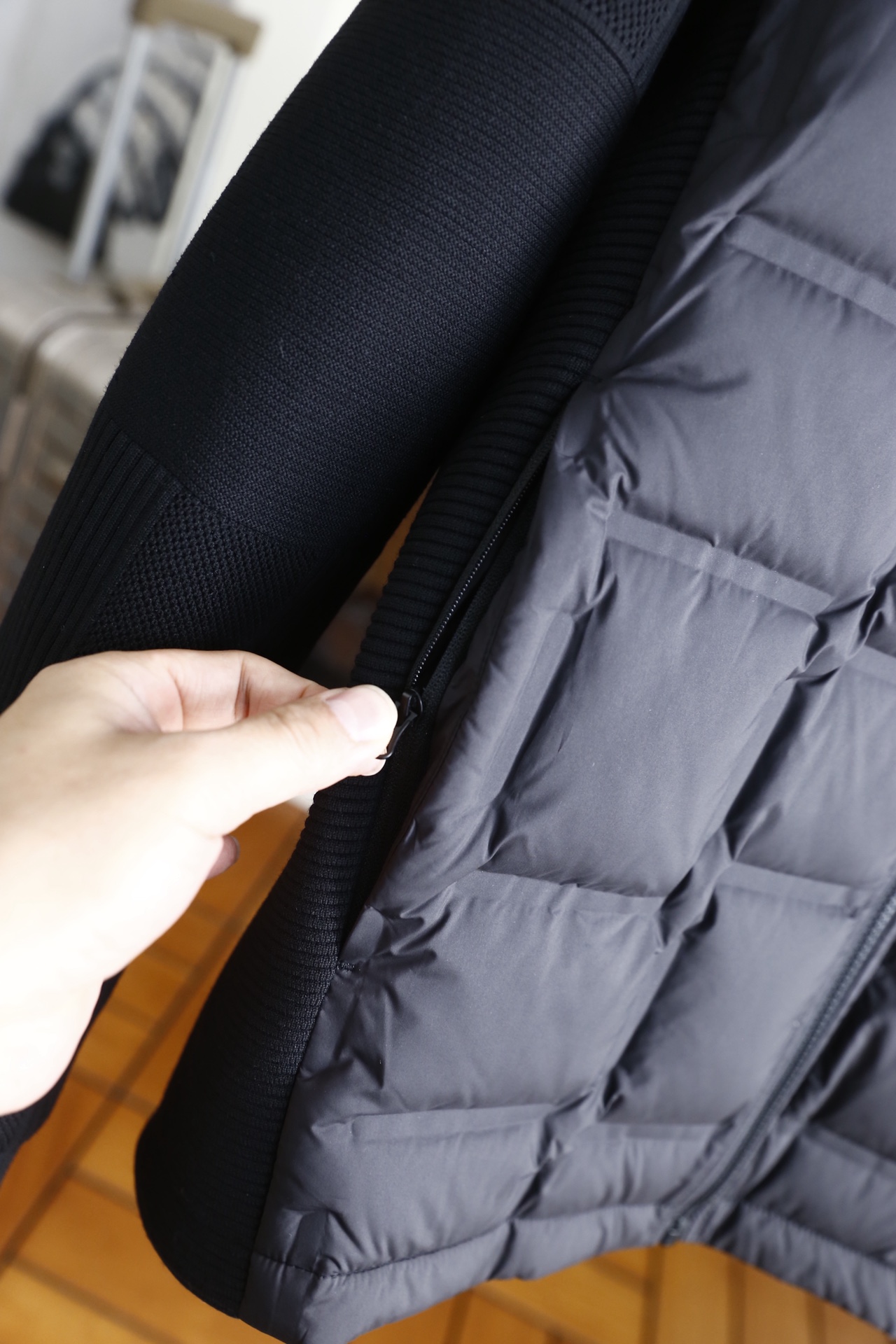 🔥杰尼亚.25秋冬新款男士拼接连帽羽绒夹克，采用羽绒+针织的创新拼接设计，衣身主体填充90绒高蓬松度带来