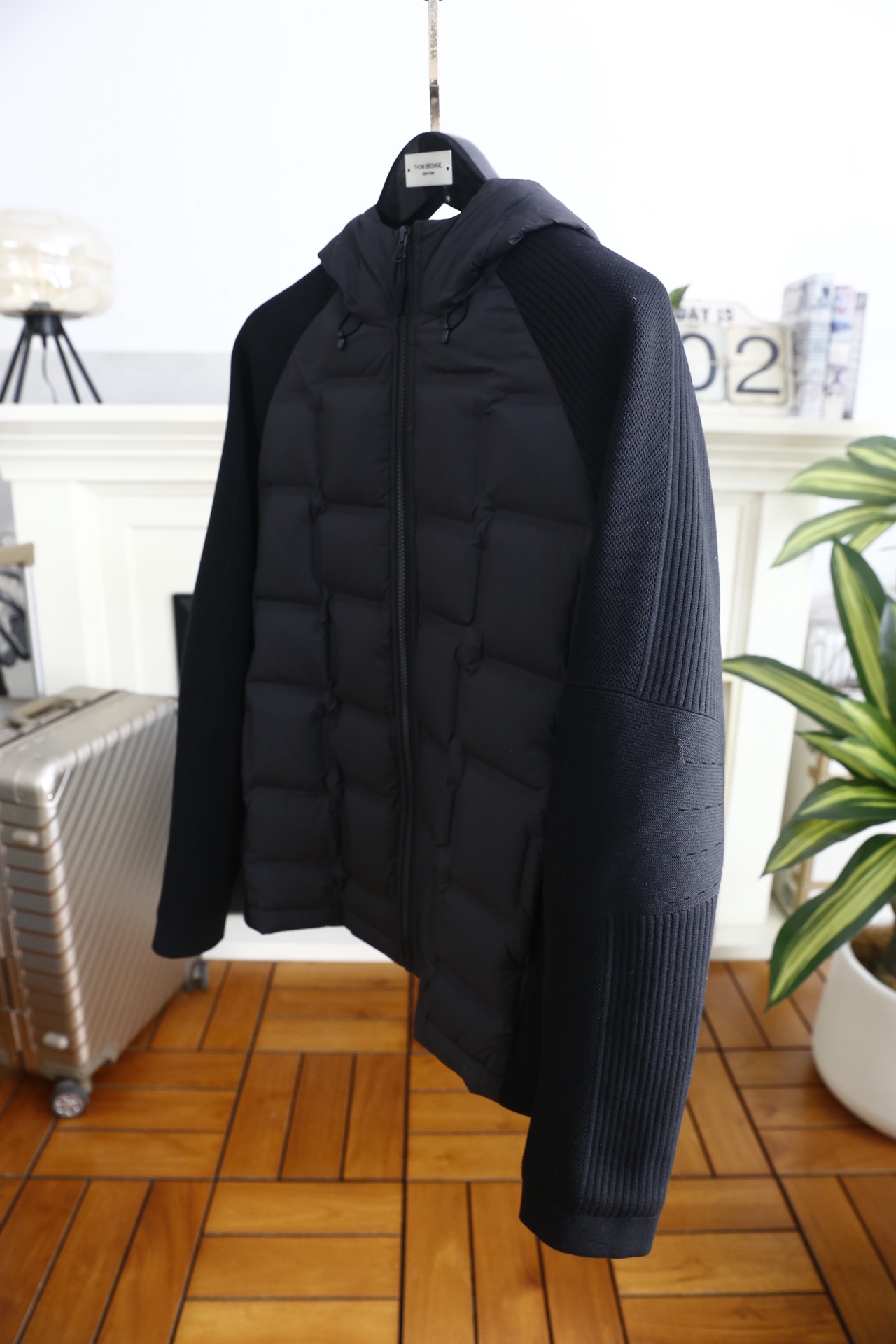 🔥杰尼亚.25秋冬新款男士拼接连帽羽绒夹克，采用羽绒+针织的创新拼接设计，衣身主体填充90绒高蓬松度带来