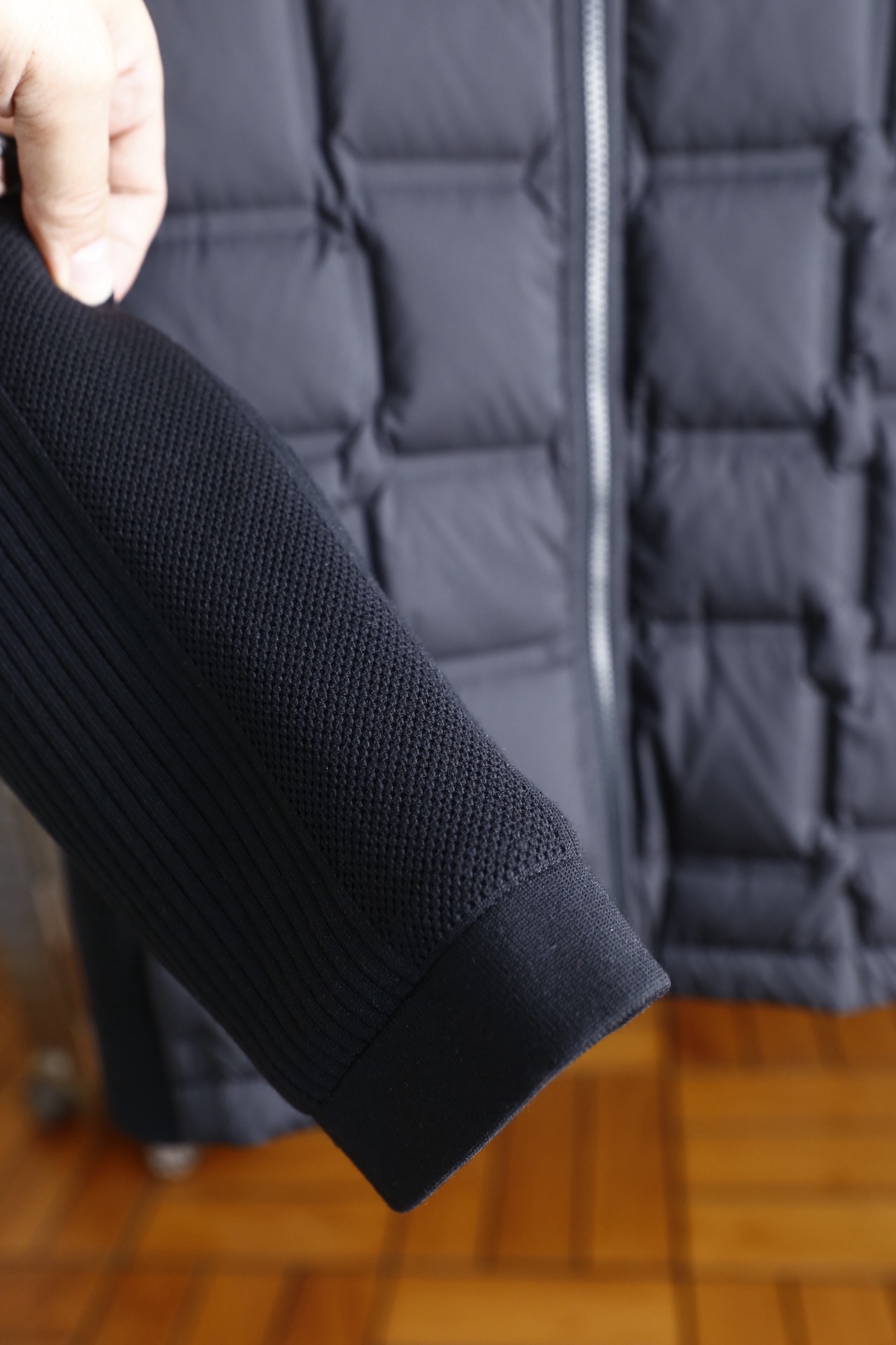 🔥杰尼亚.25秋冬新款男士拼接连帽羽绒夹克，采用羽绒+针织的创新拼接设计，衣身主体填充90绒高蓬松度带来