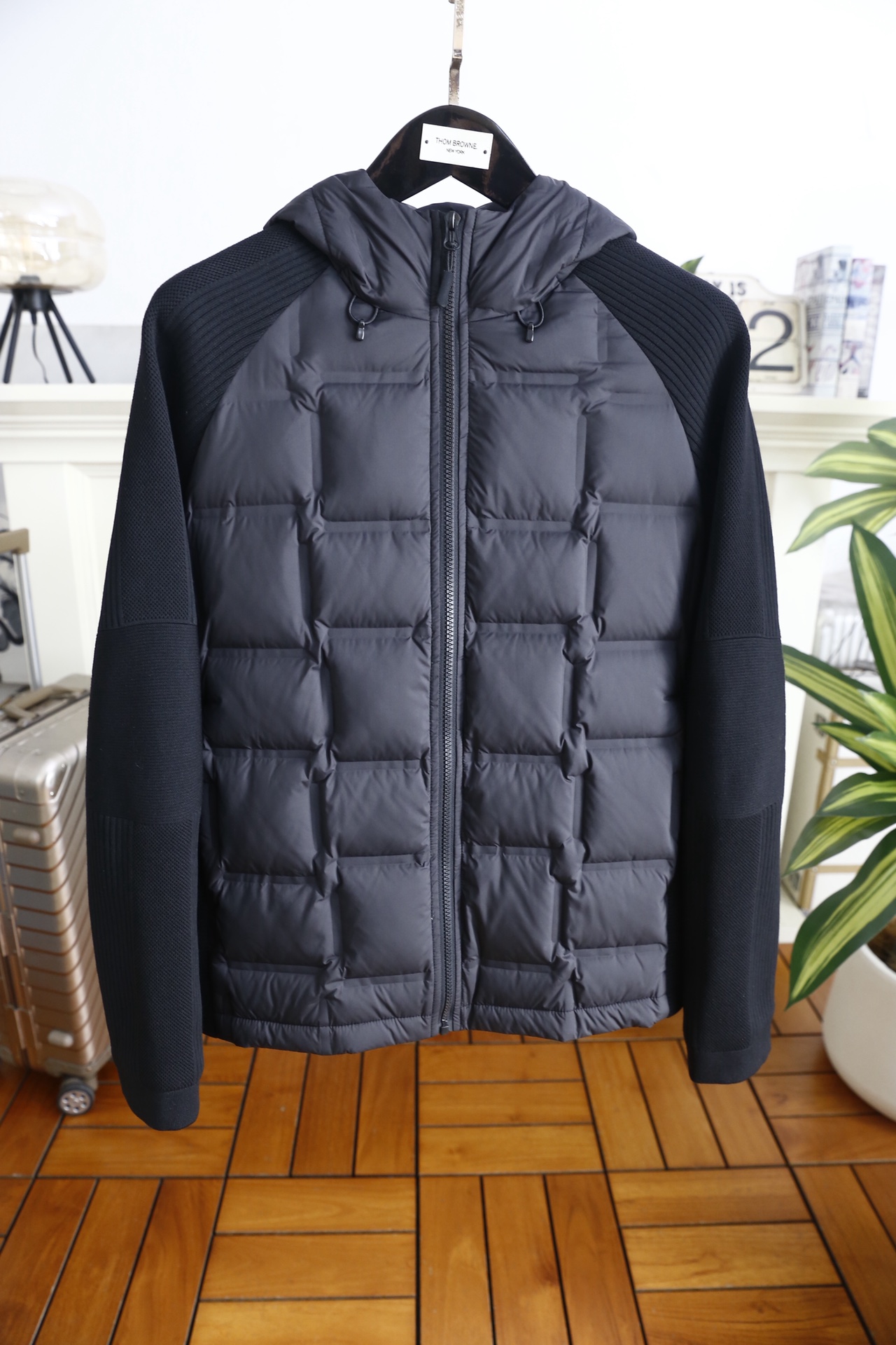 🔥杰尼亚.25秋冬新款男士拼接连帽羽绒夹克，采用羽绒+针织的创新拼接设计，衣身主体填充90绒高蓬松度带来