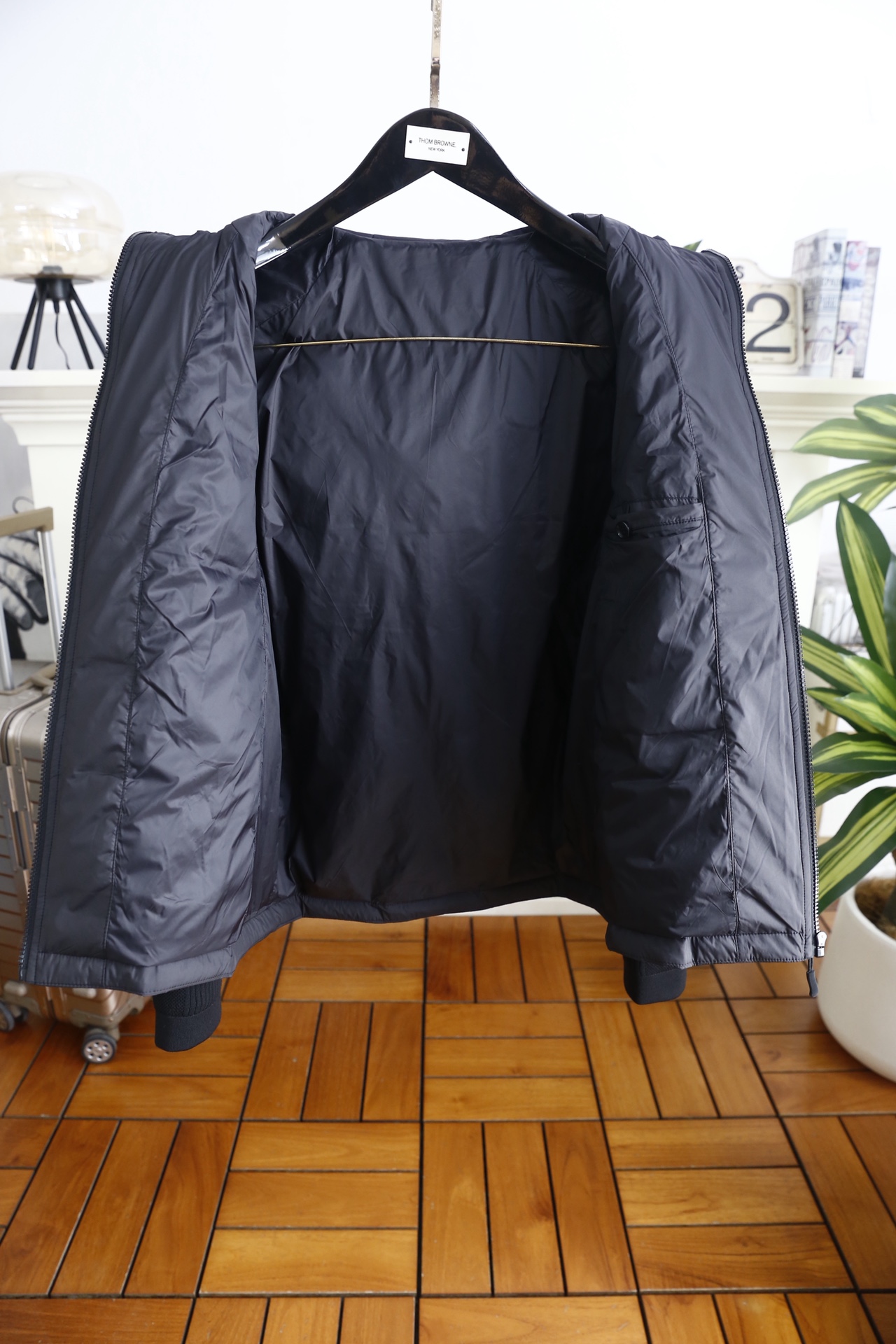 🔥杰尼亚.25秋冬新款男士拼接连帽羽绒夹克，采用羽绒+针织的创新拼接设计，衣身主体填充90绒高蓬松度带来