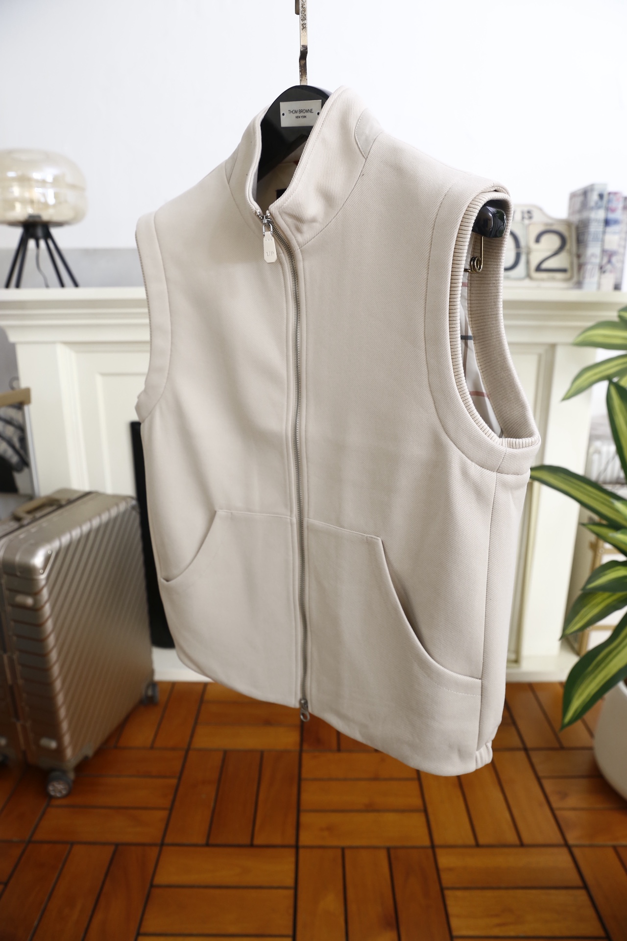 🔥lp🆕.25秋冬男士百搭马甲👍领子采用奢华经典品牌字母LOGO设计😎采用舒适定制面料打造，织物表面形成