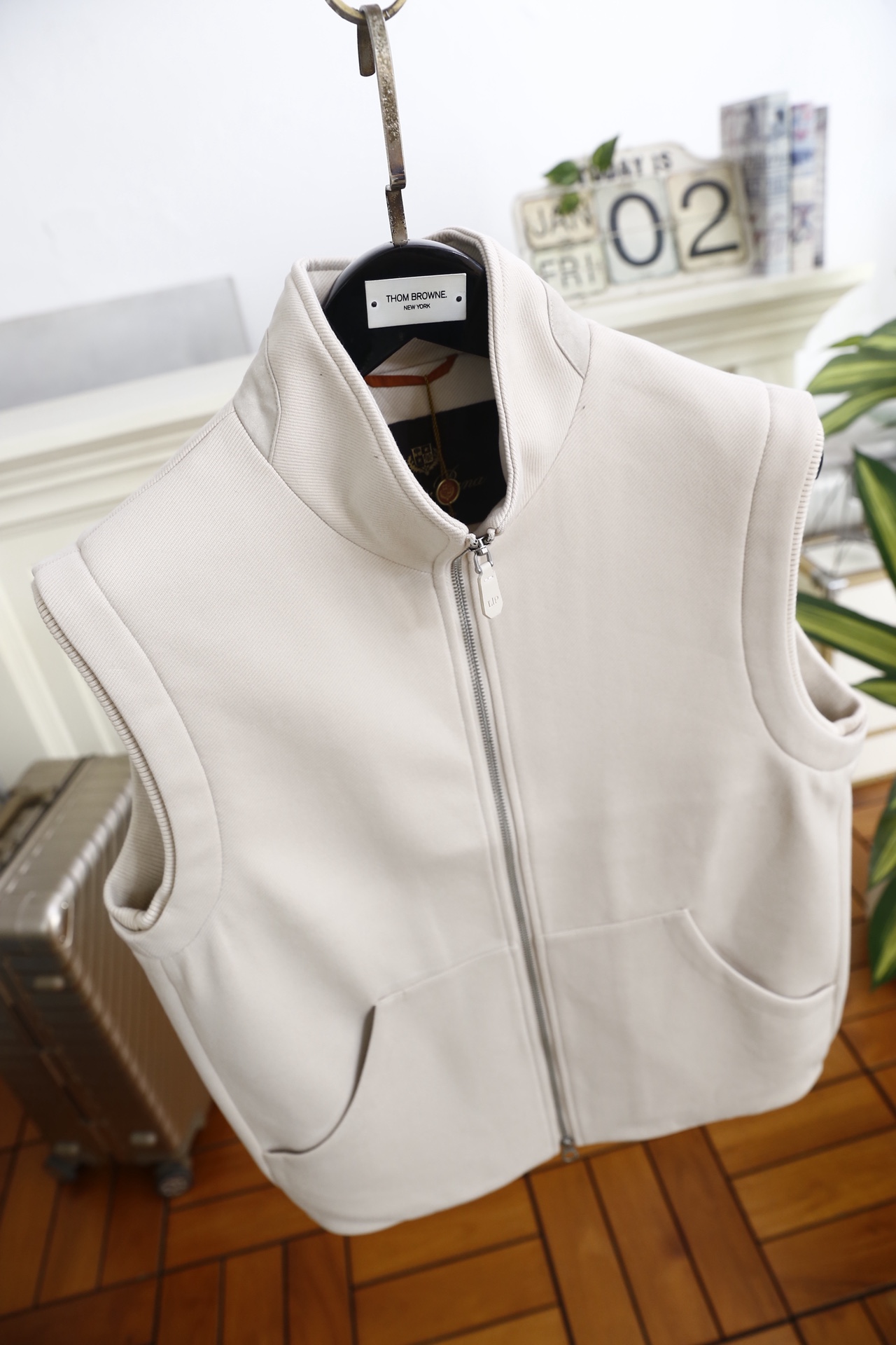 🔥lp🆕.25秋冬男士百搭马甲👍领子采用奢华经典品牌字母LOGO设计😎采用舒适定制面料打造，织物表面形成