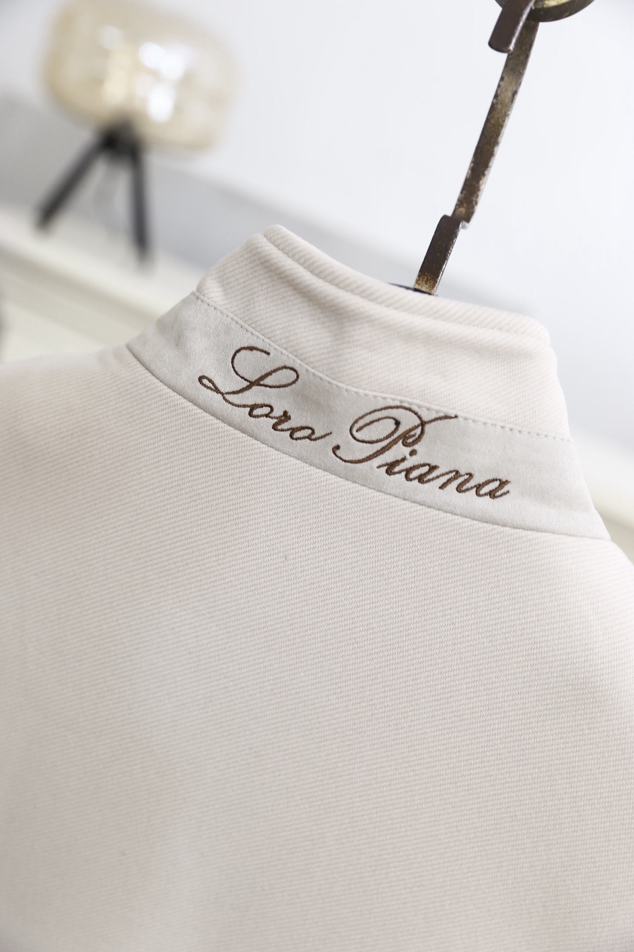 🔥lp🆕.25秋冬男士百搭马甲👍领子采用奢华经典品牌字母LOGO设计😎采用舒适定制面料打造，织物表面形成