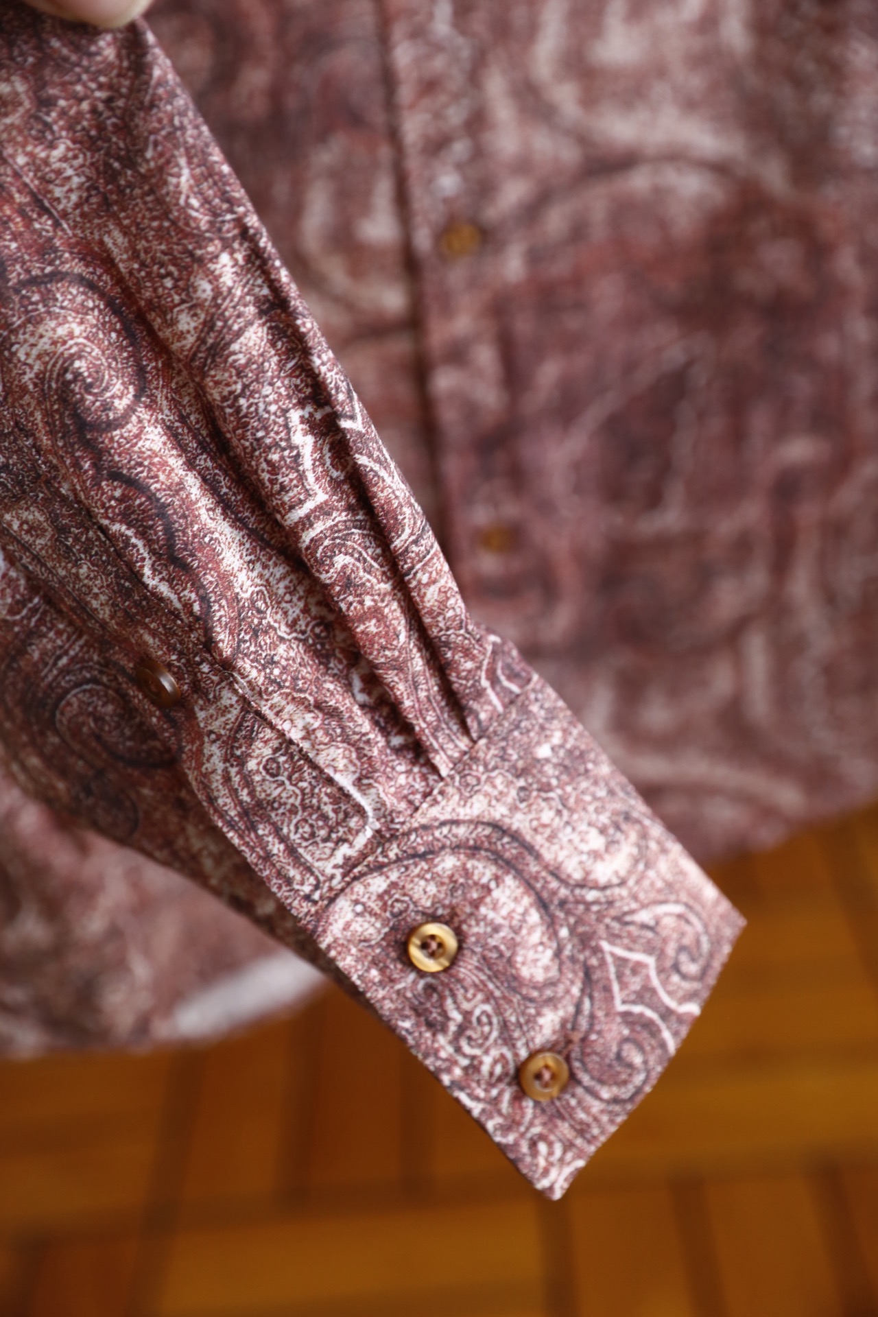 🔥BC.25秋冬男士佩斯利花纹长袖衬衫，是兼具艺术感与质感的休闲穿搭单品，佩斯利纹样为核心设计特色。它采