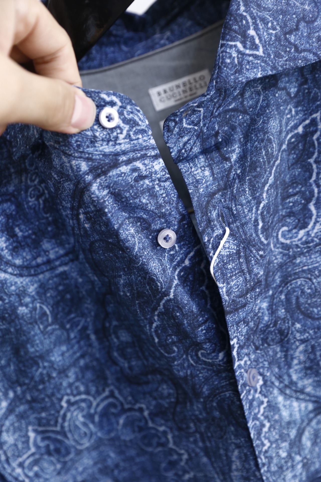 🔥BC.25秋冬男士佩斯利花纹长袖衬衫，是兼具艺术感与质感的休闲穿搭单品，佩斯利纹样为核心设计特色。它采