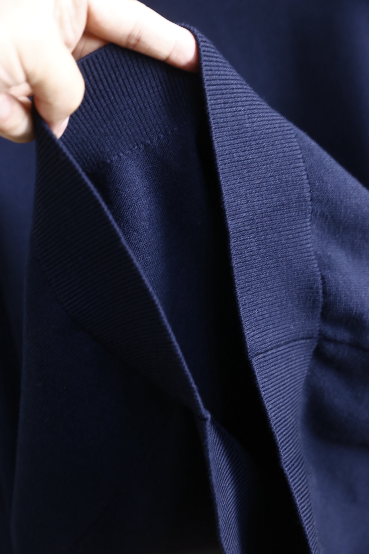 🔥lp🆕.25秋冬男士半高领针织毛衣，秋冬基础款内搭单品，整体风格简约百搭，适合秋冬穿着。它采用修身剪裁