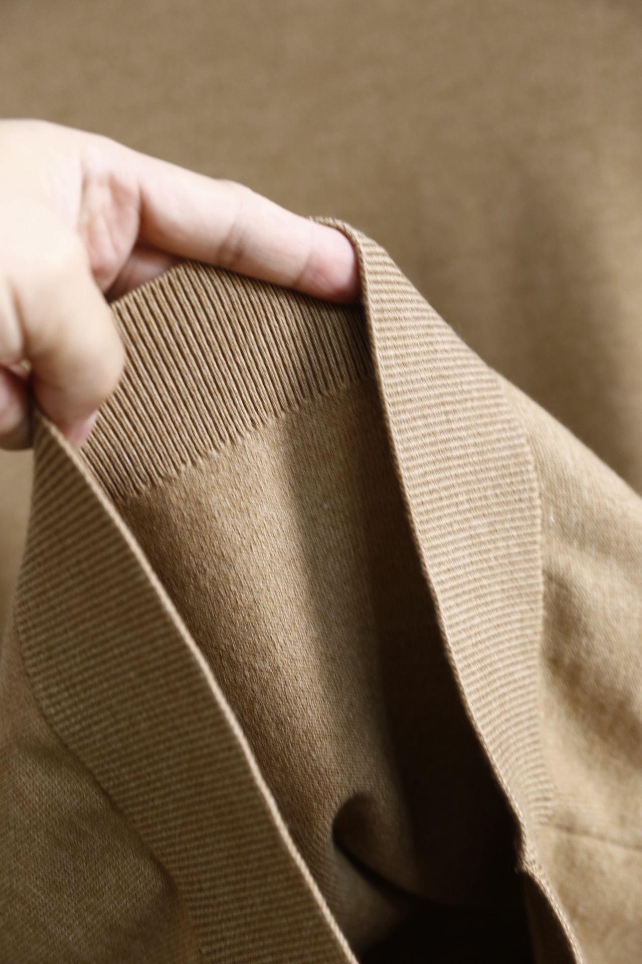 🔥lp🆕.25秋冬男士半高领针织毛衣，秋冬基础款内搭单品，整体风格简约百搭，适合秋冬穿着。它采用修身剪裁