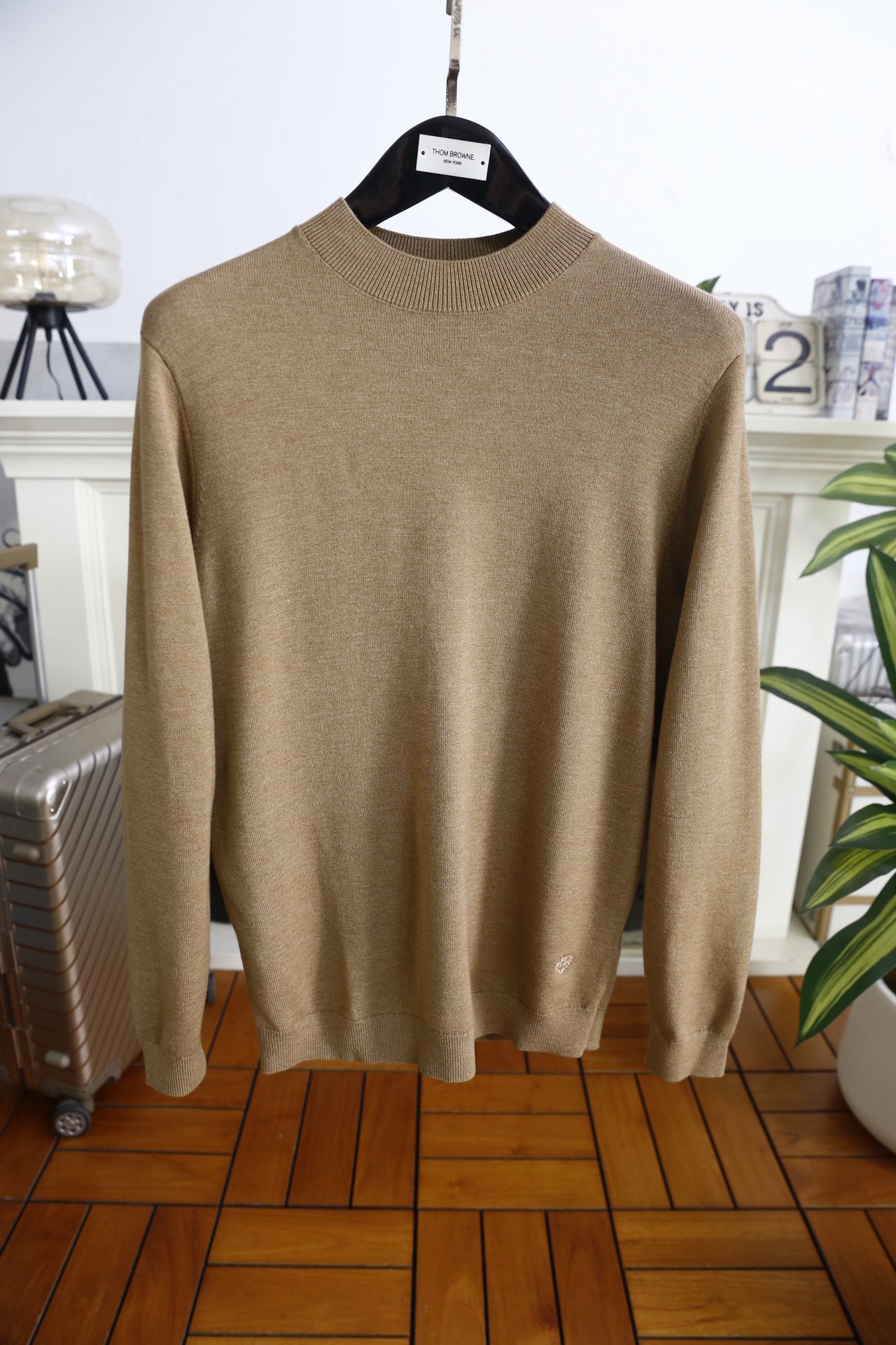 🔥lp🆕.25秋冬男士半高领针织毛衣，秋冬基础款内搭单品，整体风格简约百搭，适合秋冬穿着。它采用修身剪裁