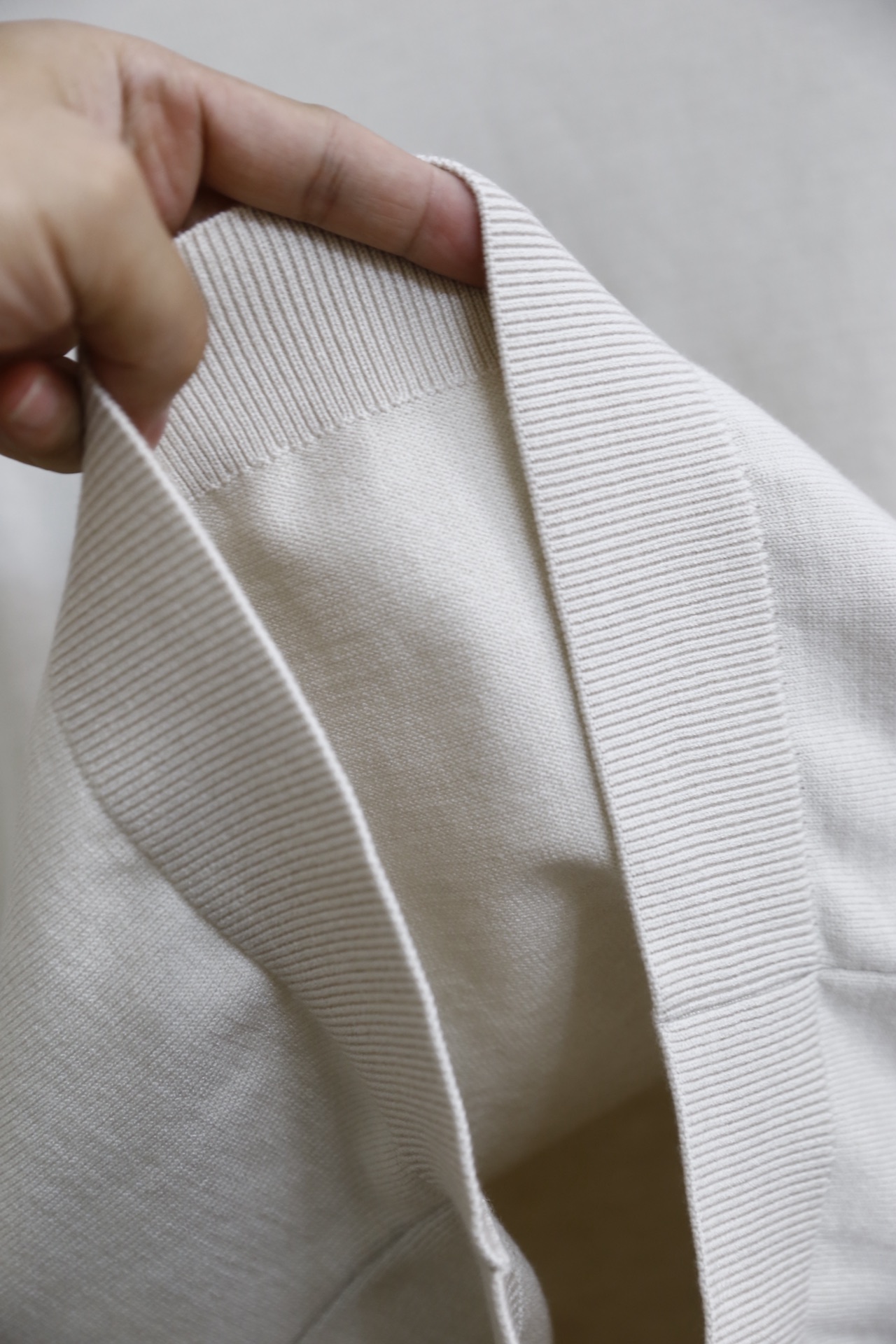 🔥lp🆕.25秋冬男士半高领针织毛衣，秋冬基础款内搭单品，整体风格简约百搭，适合秋冬穿着。它采用修身剪裁