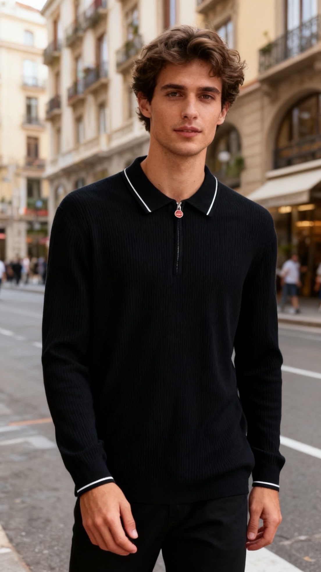 🔥kiton.25秋冬男士针织Polo衫，是秋冬兼具休闲与精致感的单品，竖坑条纹理为核心设计亮点。合身版