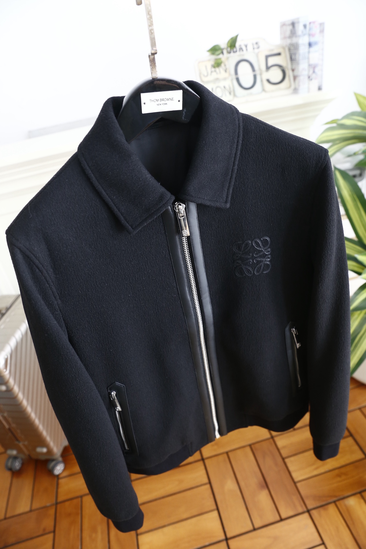 🔥罗意威.25秋冬男士翻领夹克👍采用舒适抗风保暖面料✅触感柔软亲肤且富有质感，耐磨抗造的同时兼具良好的透