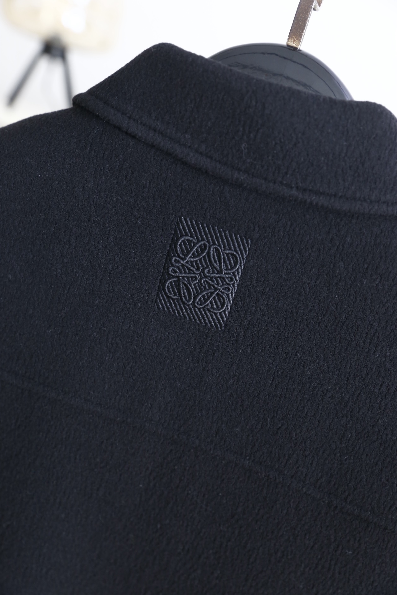 🔥罗意威.25秋冬男士翻领夹克👍采用舒适抗风保暖面料✅触感柔软亲肤且富有质感，耐磨抗造的同时兼具良好的透