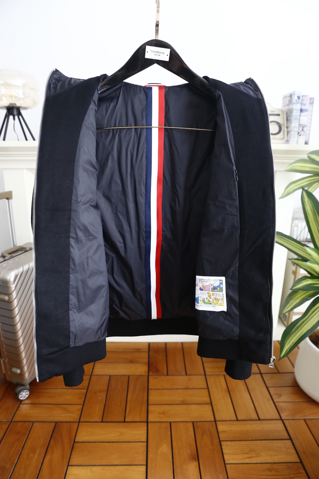 🔥蒙口.25秋冬新款！时尚男士连帽羽绒服👍采用防风防泼水面料与细腻针织拼接打造，内胆填充高蓬松度羽绒，锁