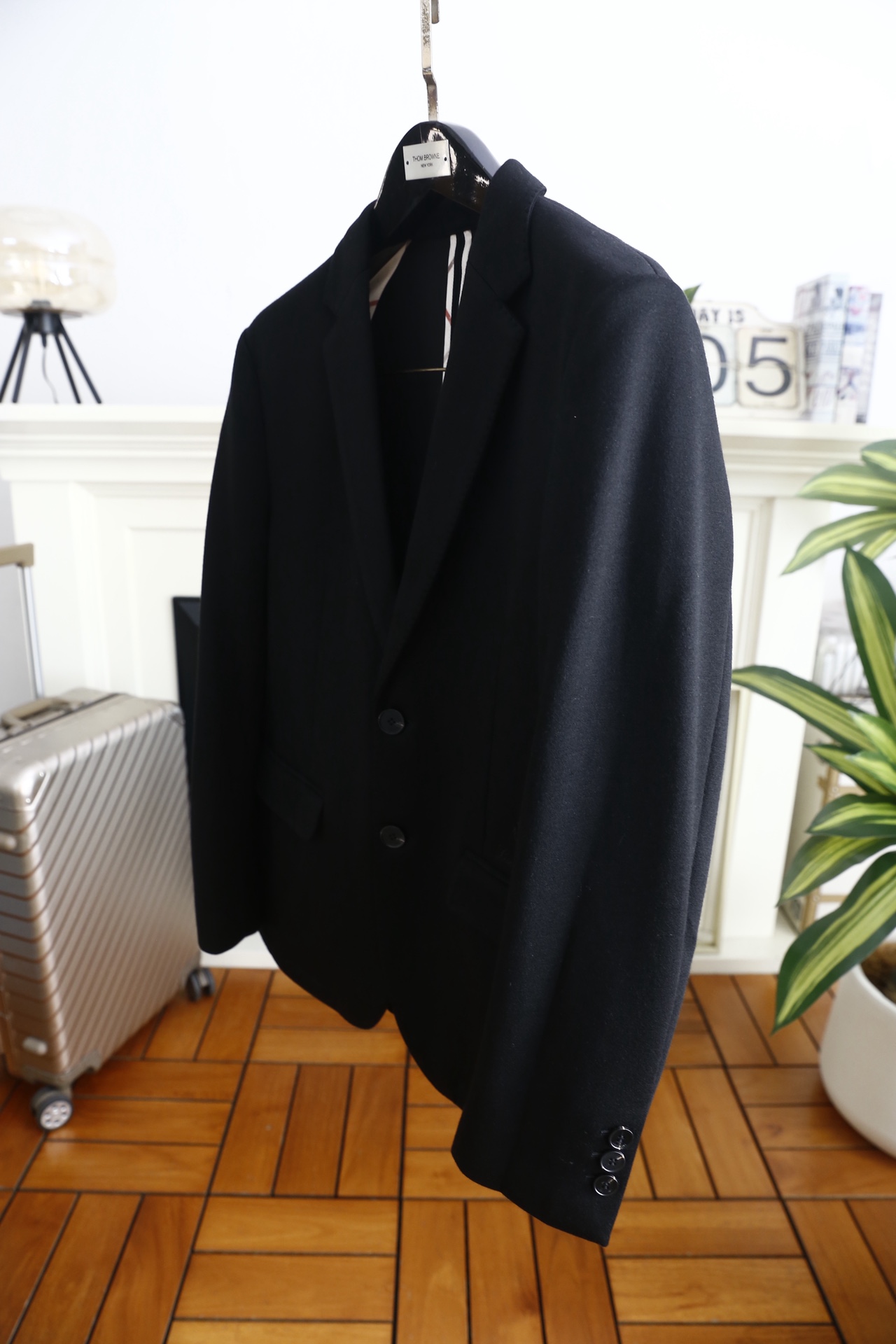 🔥lp🆕.25秋冬新品！时尚男士百搭深色西服👍采用舒适保暖面料，触感细腻柔软且垂坠感优异，抗皱性与挺括度