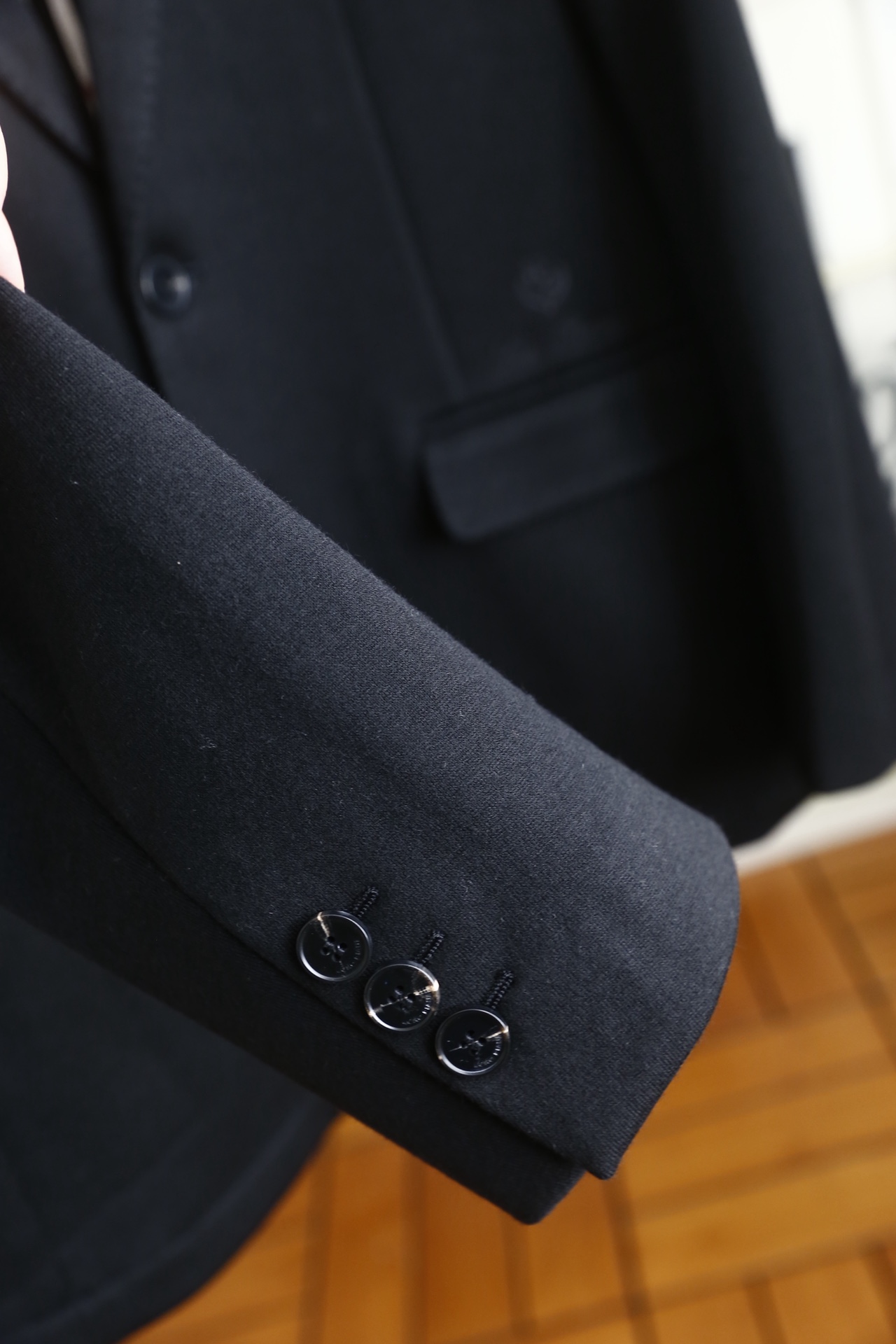 🔥lp🆕.25秋冬新品！时尚男士百搭深色西服👍采用舒适保暖面料，触感细腻柔软且垂坠感优异，抗皱性与挺括度