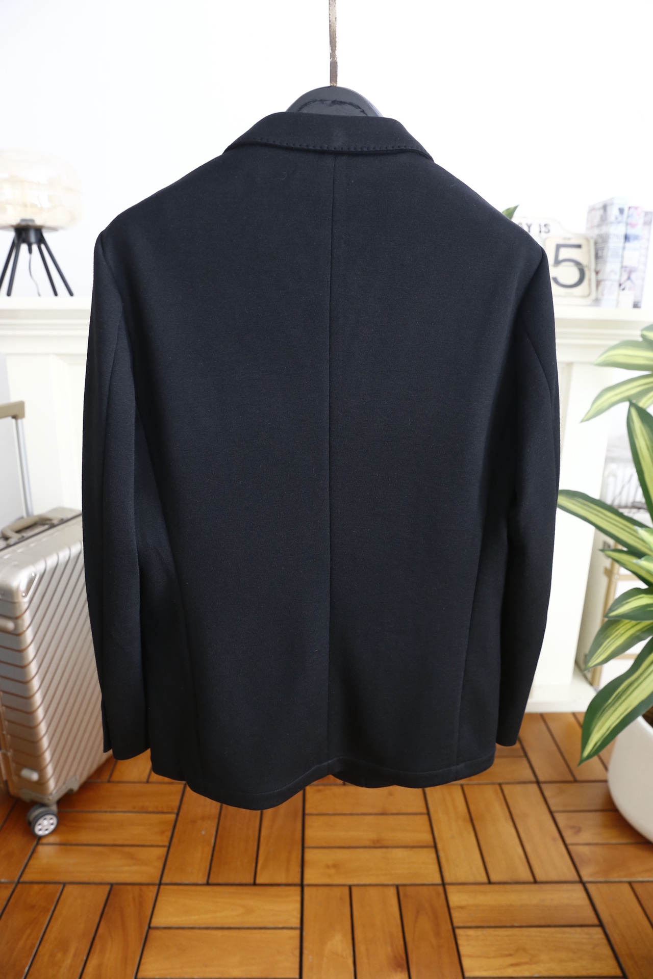 🔥lp🆕.25秋冬新品！时尚男士百搭深色西服👍采用舒适保暖面料，触感细腻柔软且垂坠感优异，抗皱性与挺括度