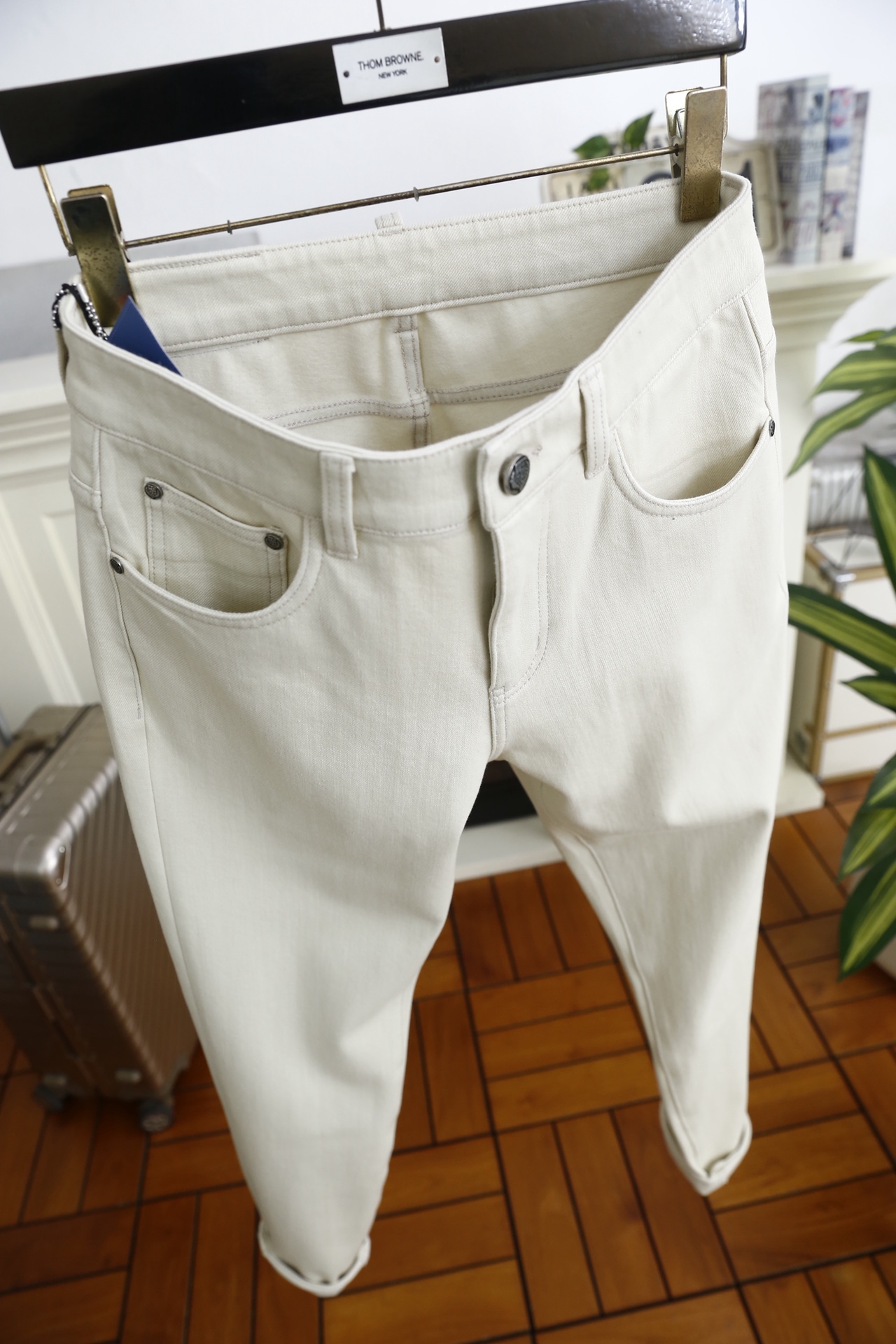 🔥lp🆕.25秋冬新品！男士时尚百搭休闲裤👍奢华经典品牌LOGO搭配😎采用高弹水洗牛仔布面料制作，触感柔