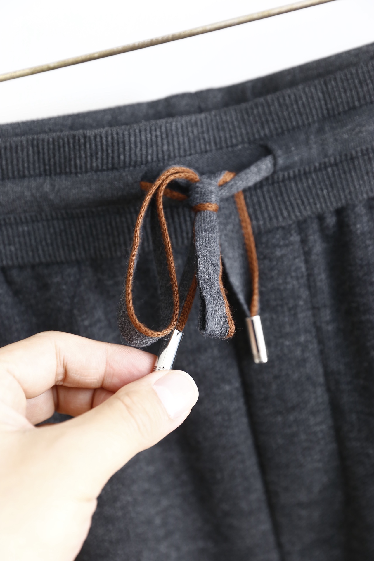 🔥lp🆕.25秋冬男士休闲裤👍采用舒适保暖面料制作，触感柔软且富有弹性，兼具保暖性与透气性；后幅奢华经典