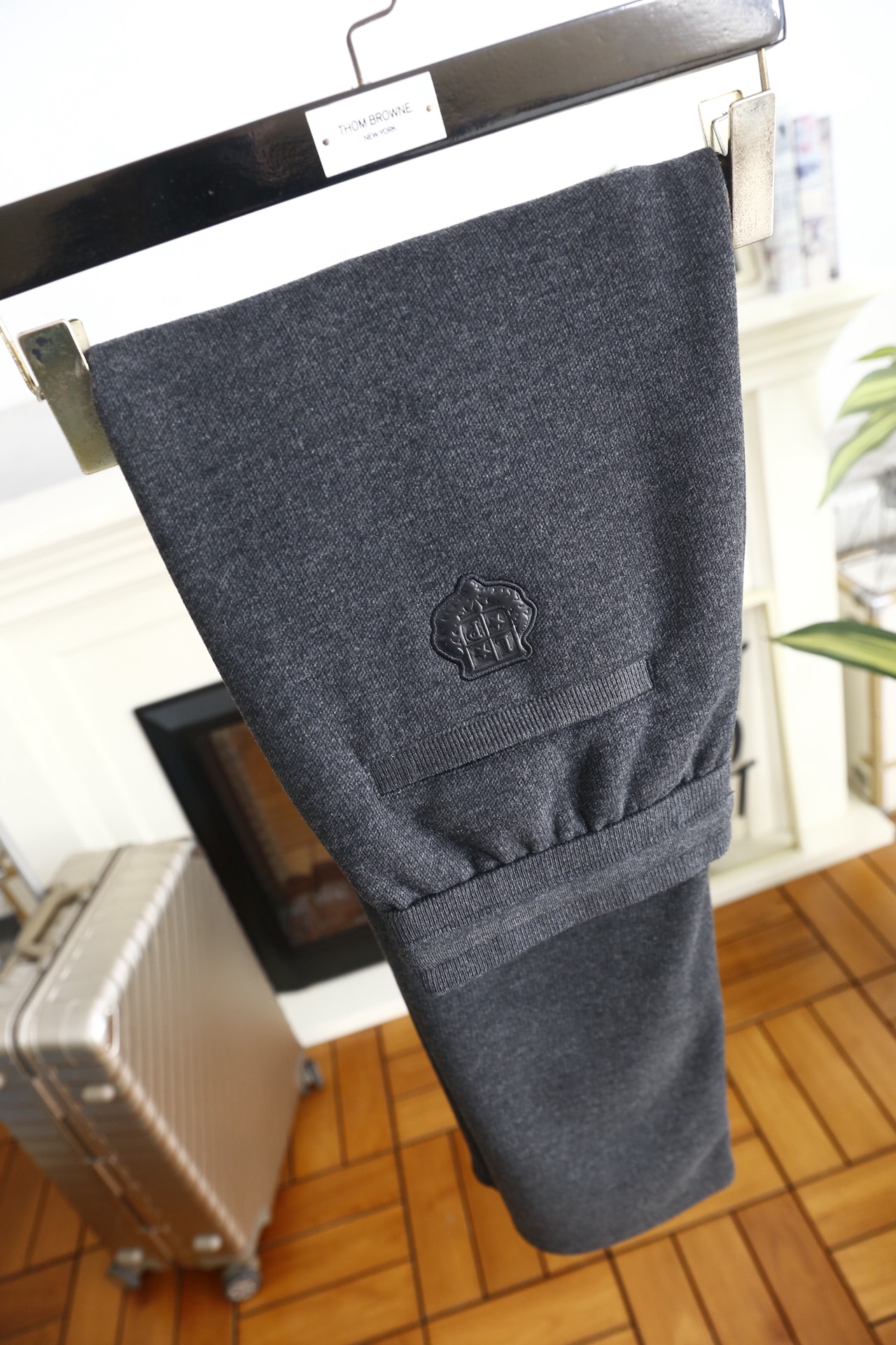 🔥lp🆕.25秋冬男士休闲裤👍采用舒适保暖面料制作，触感柔软且富有弹性，兼具保暖性与透气性；后幅奢华经典