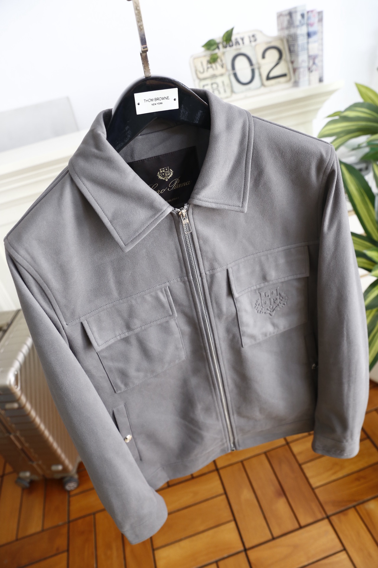 🔥lp🆕.25秋冬男士翻领夹克👍采用仿麂皮面料打造，触感柔软细腻且富有质感，具备良好的防风性与耐磨性；奢