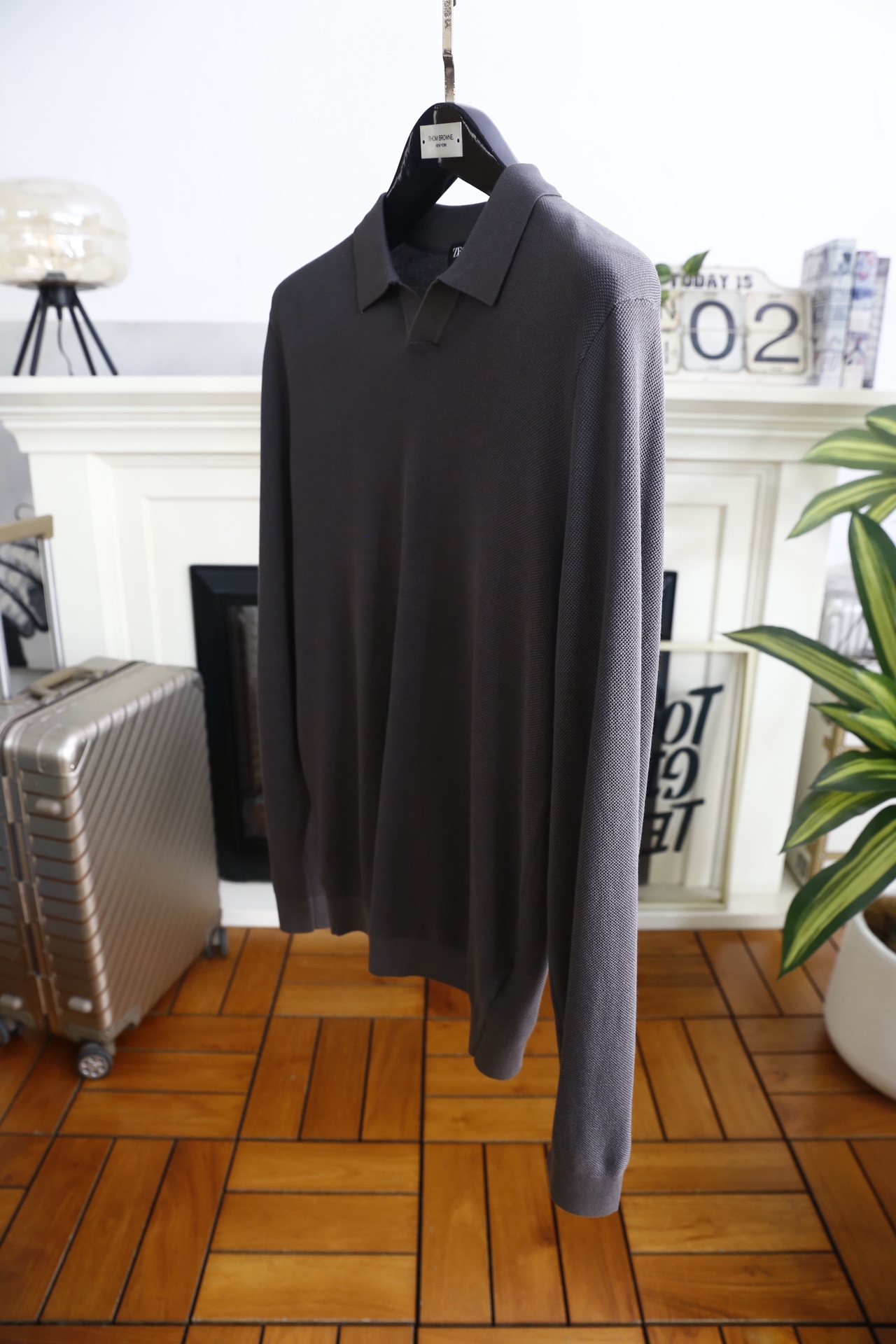 🔥杰尼亚.25秋冬男士翻领针织衫👍采用细密的针织混纺面料制作，触感顺滑且具备良好的亲肤性，透气排汗的同时