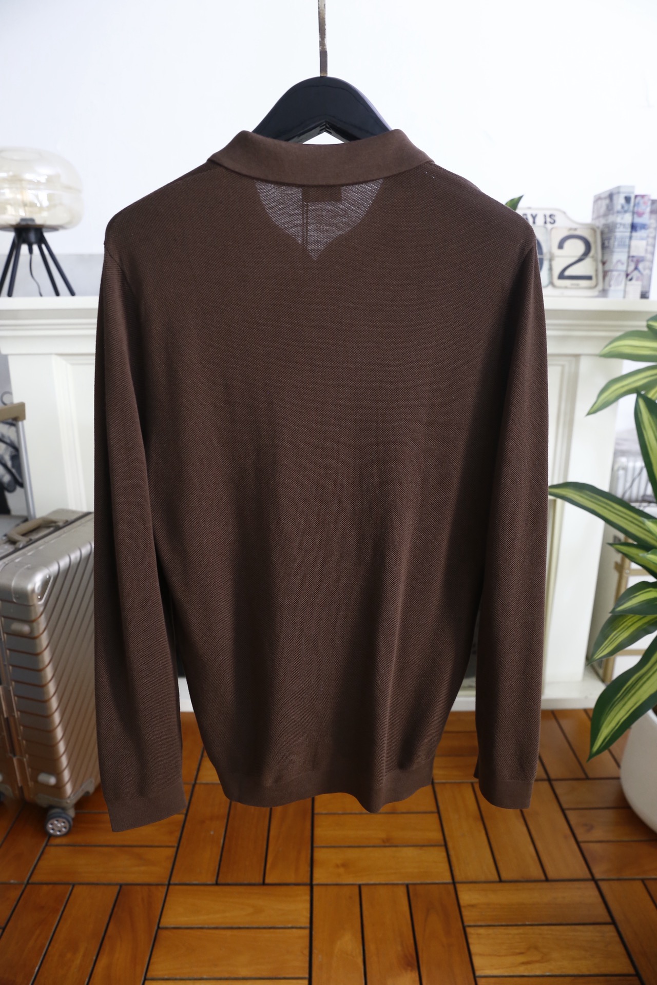 🔥杰尼亚.25秋冬男士翻领针织衫👍采用细密的针织混纺面料制作，触感顺滑且具备良好的亲肤性，透气排汗的同时