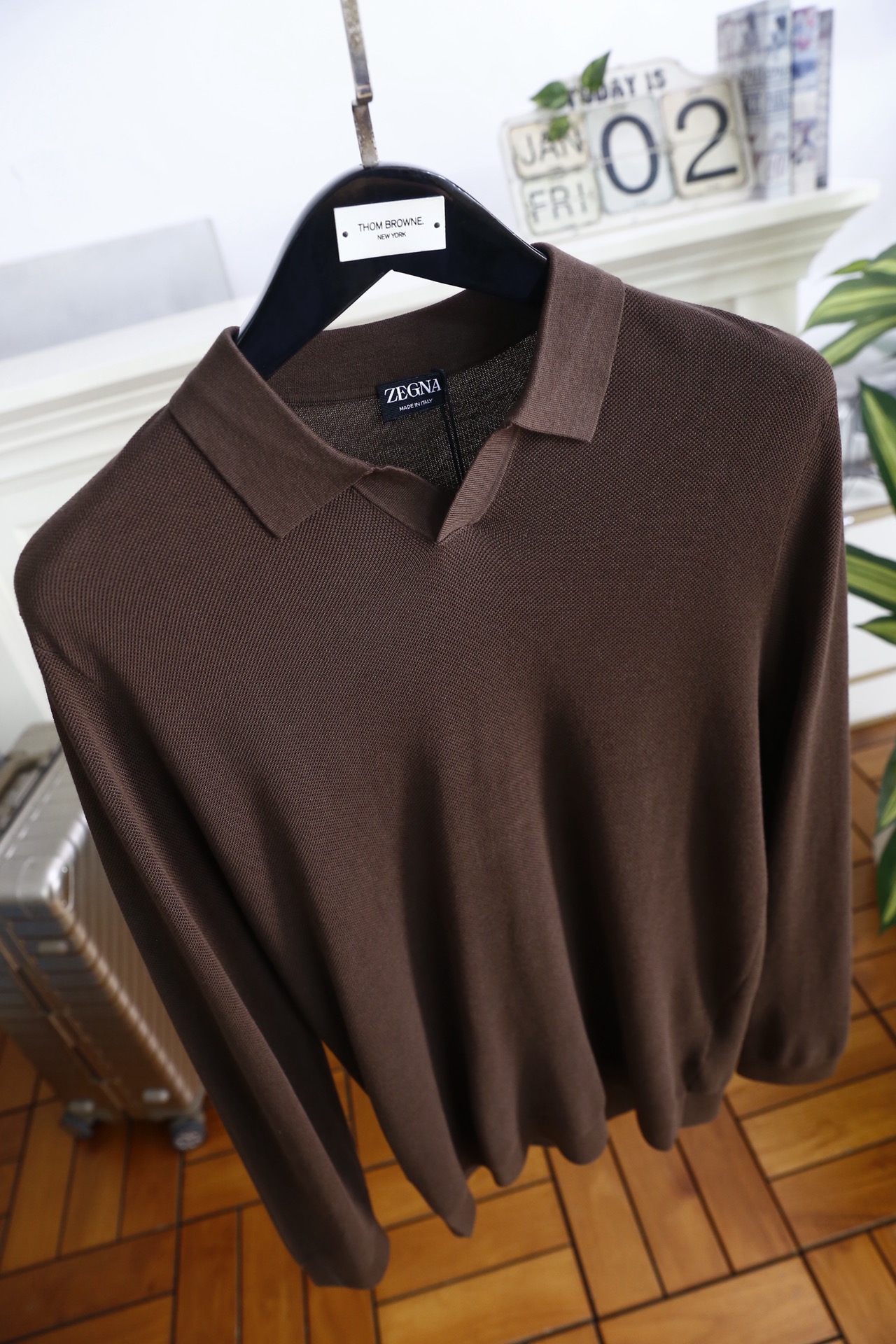 🔥杰尼亚.25秋冬男士翻领针织衫👍采用细密的针织混纺面料制作，触感顺滑且具备良好的亲肤性，透气排汗的同时