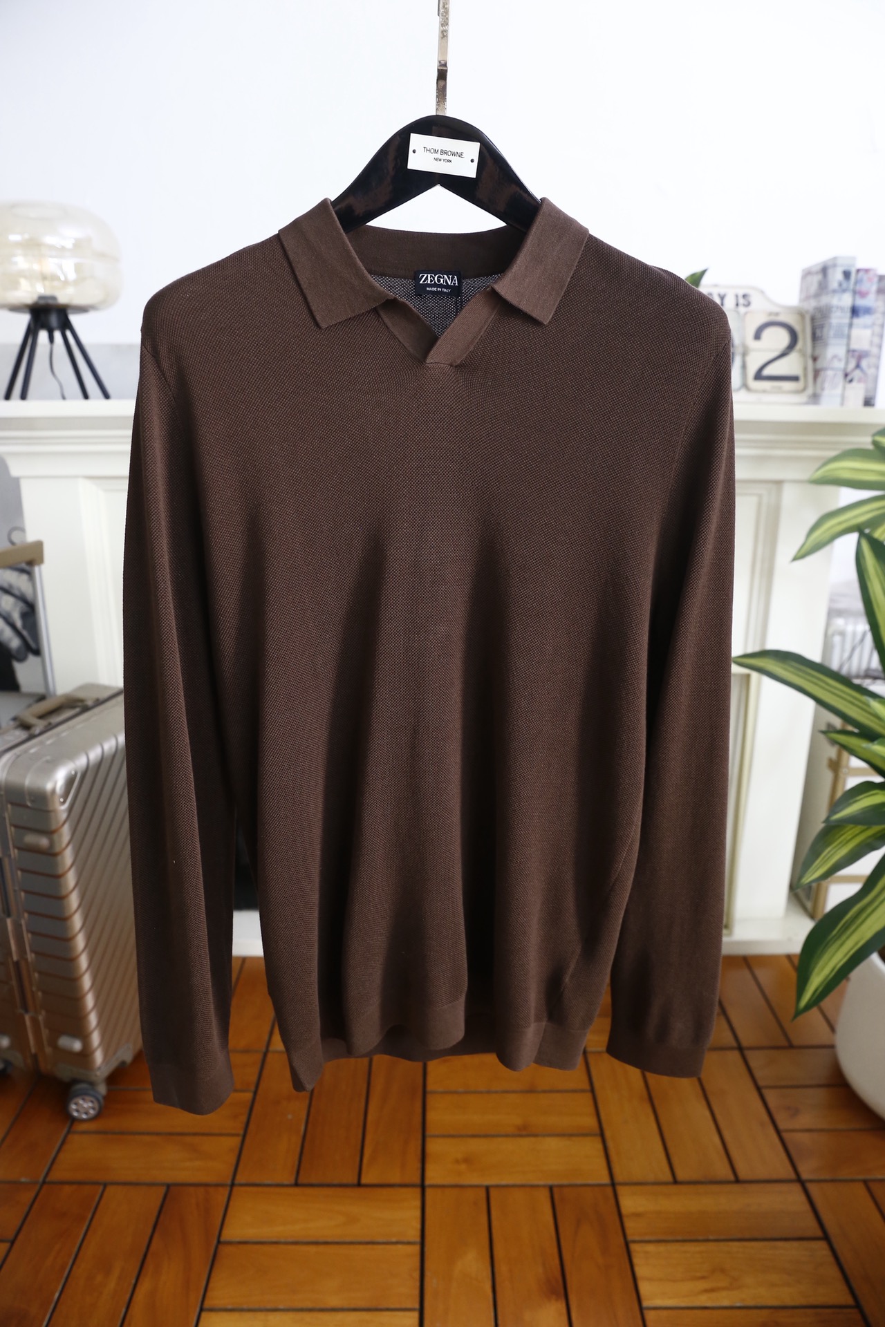 🔥杰尼亚.25秋冬男士翻领针织衫👍采用细密的针织混纺面料制作，触感顺滑且具备良好的亲肤性，透气排汗的同时