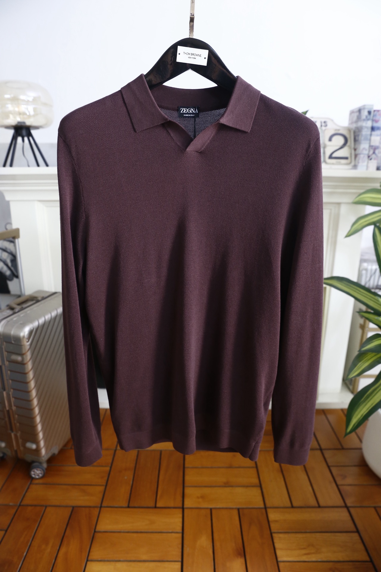 🔥杰尼亚.25秋冬男士翻领针织衫👍采用细密的针织混纺面料制作，触感顺滑且具备良好的亲肤性，透气排汗的同时