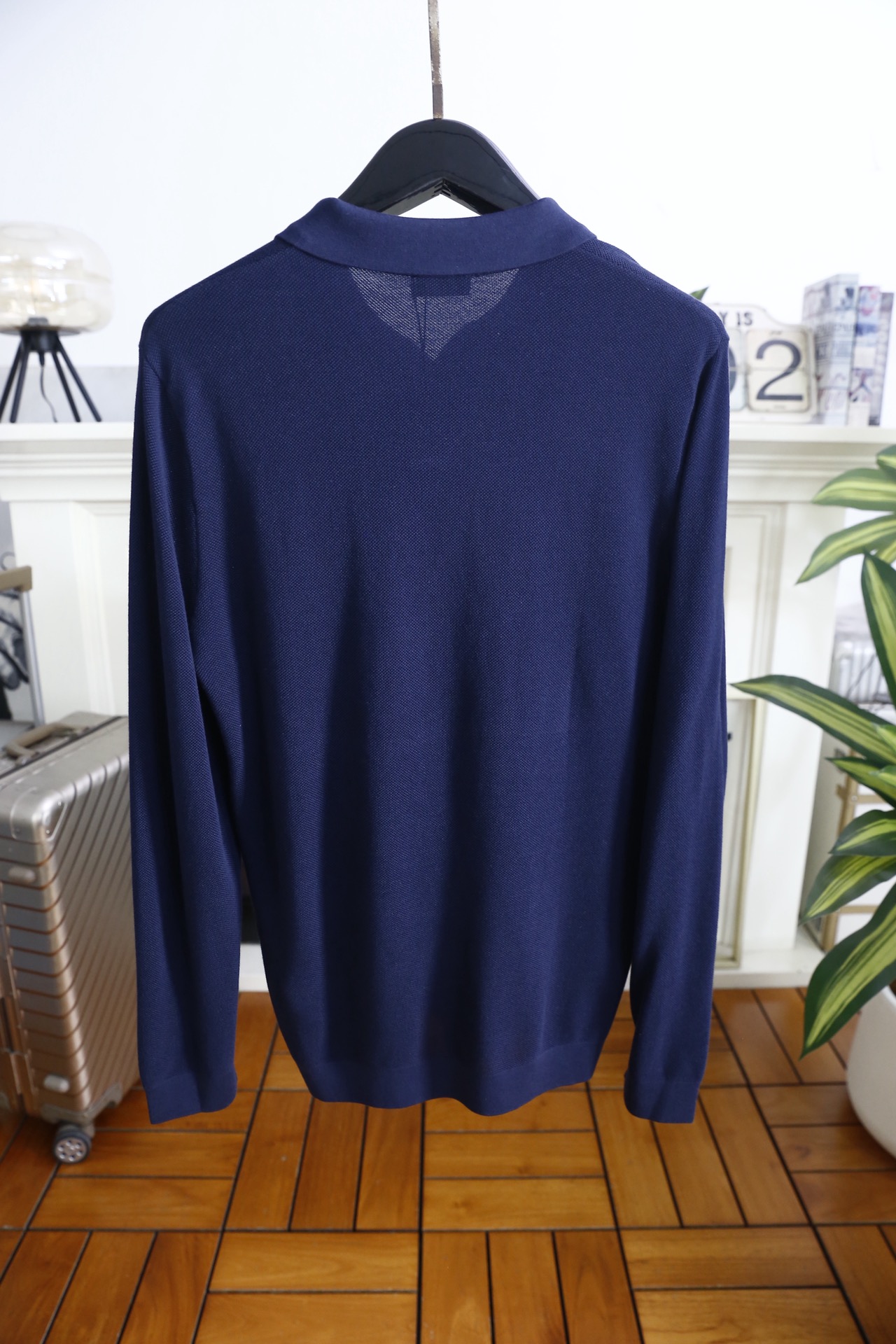 🔥杰尼亚.25秋冬男士翻领针织衫👍采用细密的针织混纺面料制作，触感顺滑且具备良好的亲肤性，透气排汗的同时