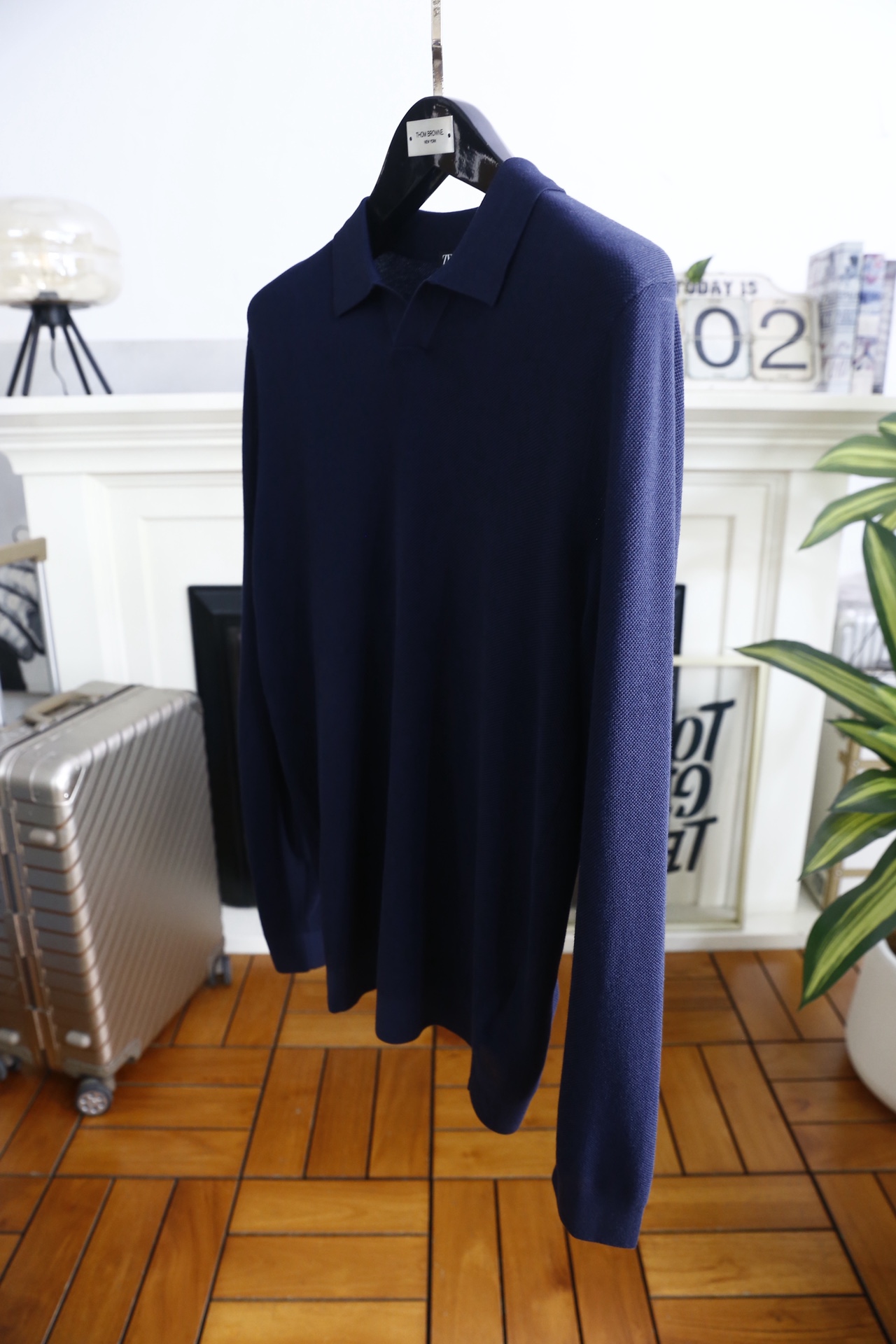 🔥杰尼亚.25秋冬男士翻领针织衫👍采用细密的针织混纺面料制作，触感顺滑且具备良好的亲肤性，透气排汗的同时