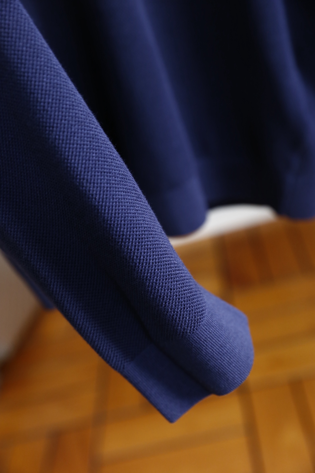 🔥杰尼亚.25秋冬男士翻领针织衫👍采用细密的针织混纺面料制作，触感顺滑且具备良好的亲肤性，透气排汗的同时