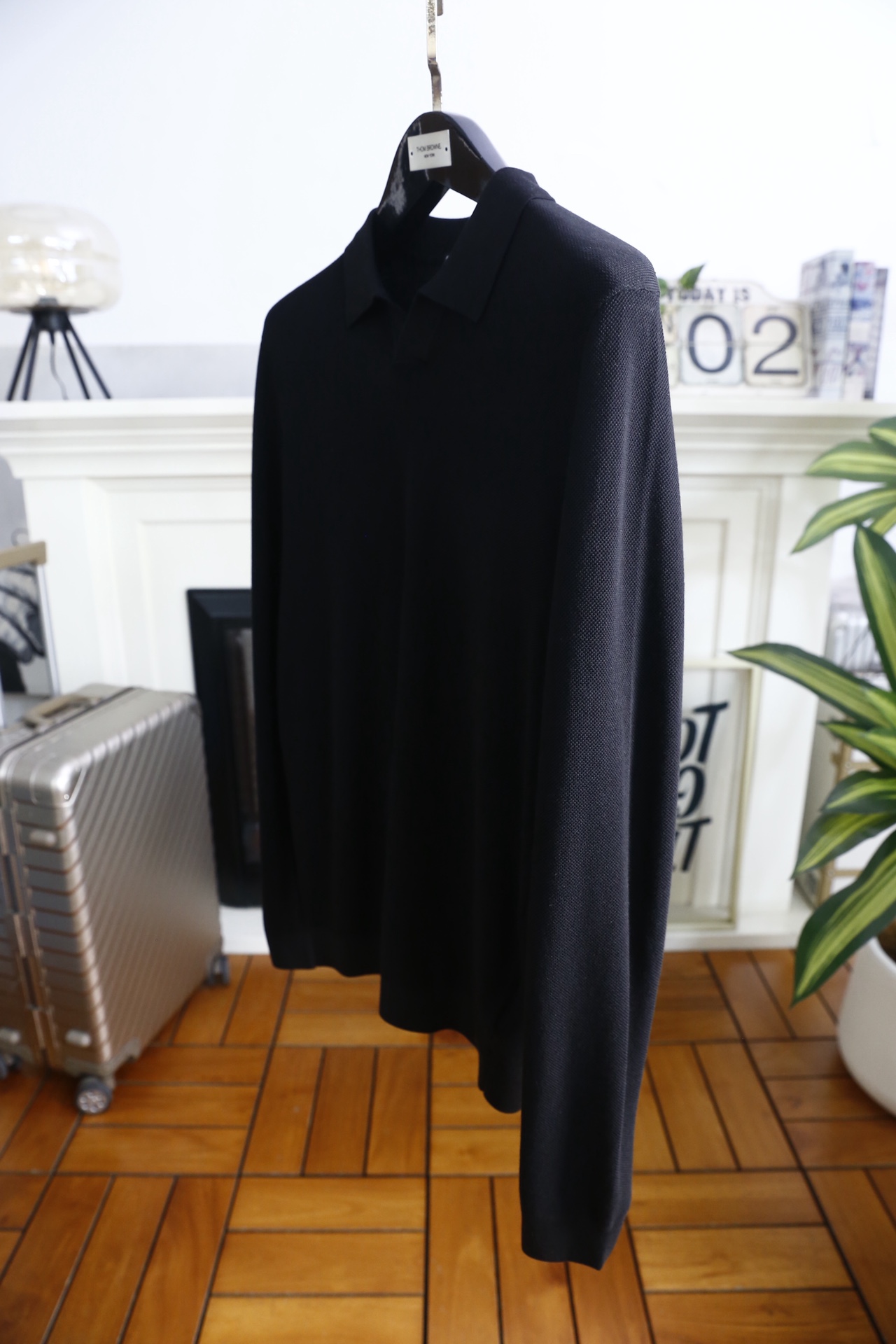 🔥杰尼亚.25秋冬男士翻领针织衫👍采用细密的针织混纺面料制作，触感顺滑且具备良好的亲肤性，透气排汗的同时