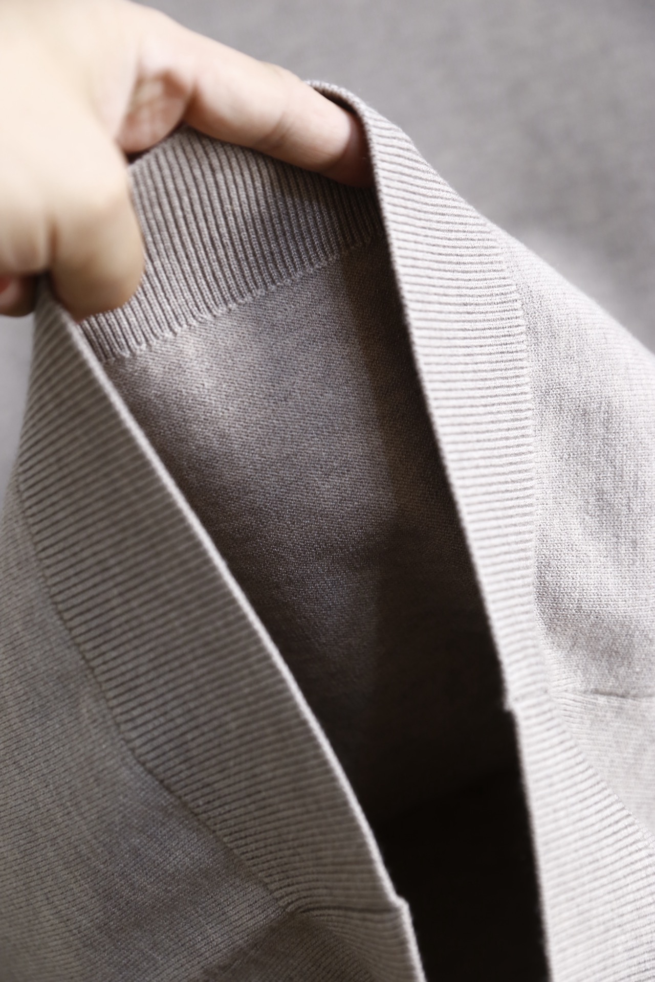 🔥lp🆕.25秋冬男士半高领针织毛衣，秋冬基础款内搭单品，整体风格简约百搭，适合秋冬穿着。它采用修身剪裁