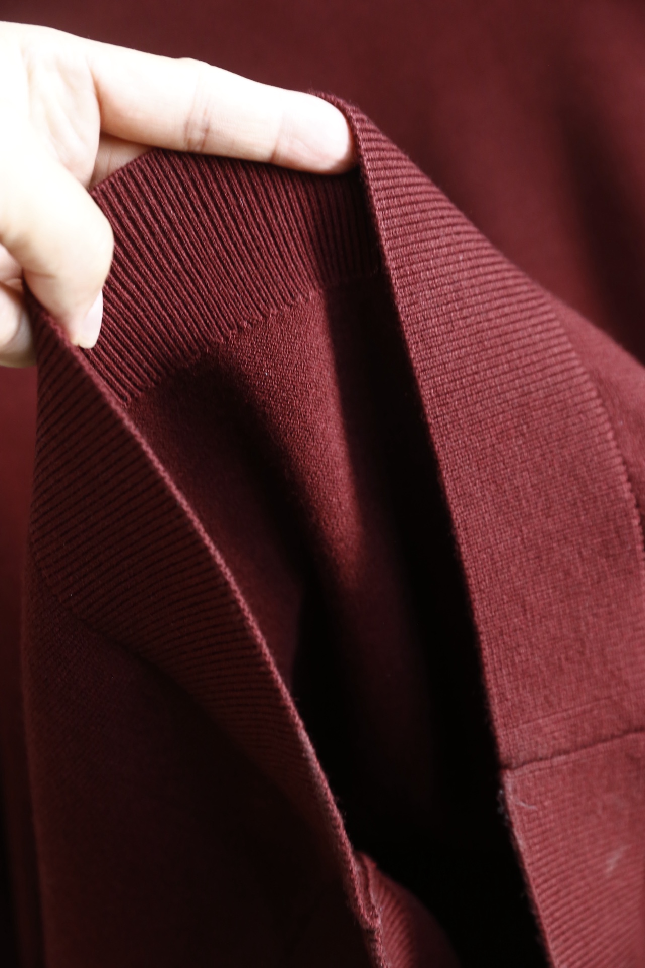 🔥lp🆕.25秋冬男士半高领针织毛衣，秋冬基础款内搭单品，整体风格简约百搭，适合秋冬穿着。它采用修身剪裁