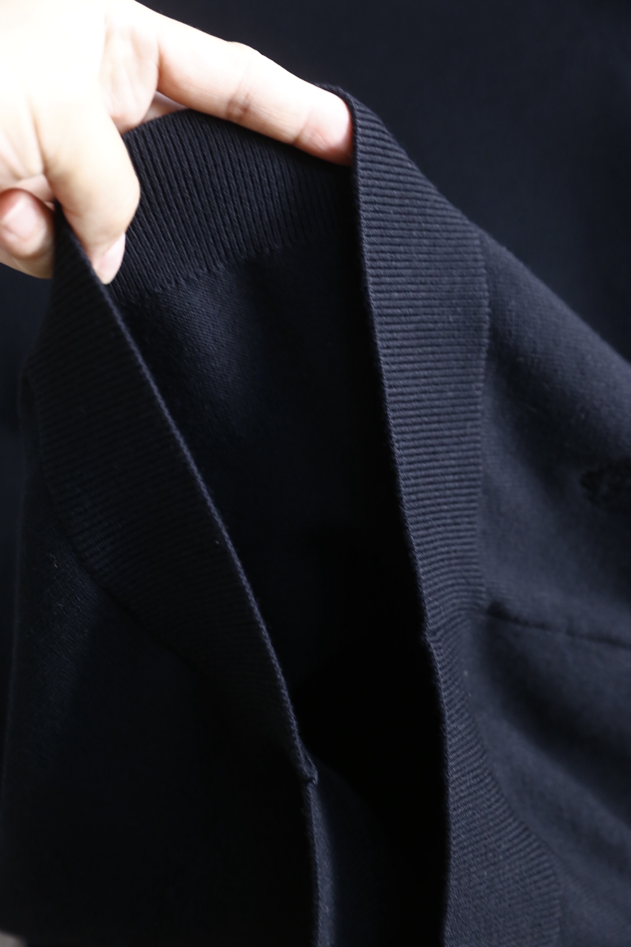 🔥lp🆕.25秋冬男士半高领针织毛衣，秋冬基础款内搭单品，整体风格简约百搭，适合秋冬穿着。它采用修身剪裁