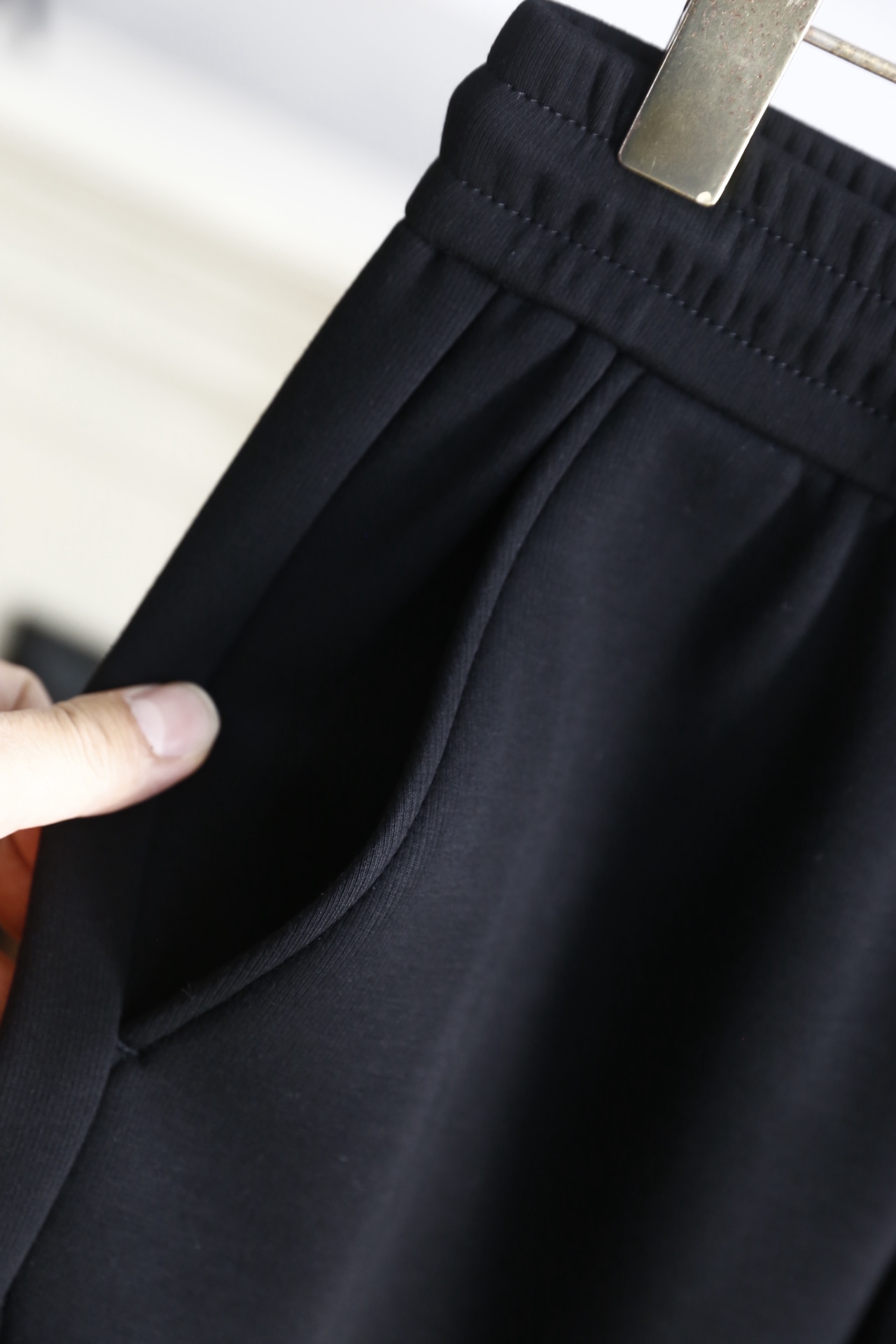 🔥原单.2025秋季时尚新品男士加绒休闲裤！采用进口舒适保暖面料，奢华经典定制LOGO设计 上身随意舒服