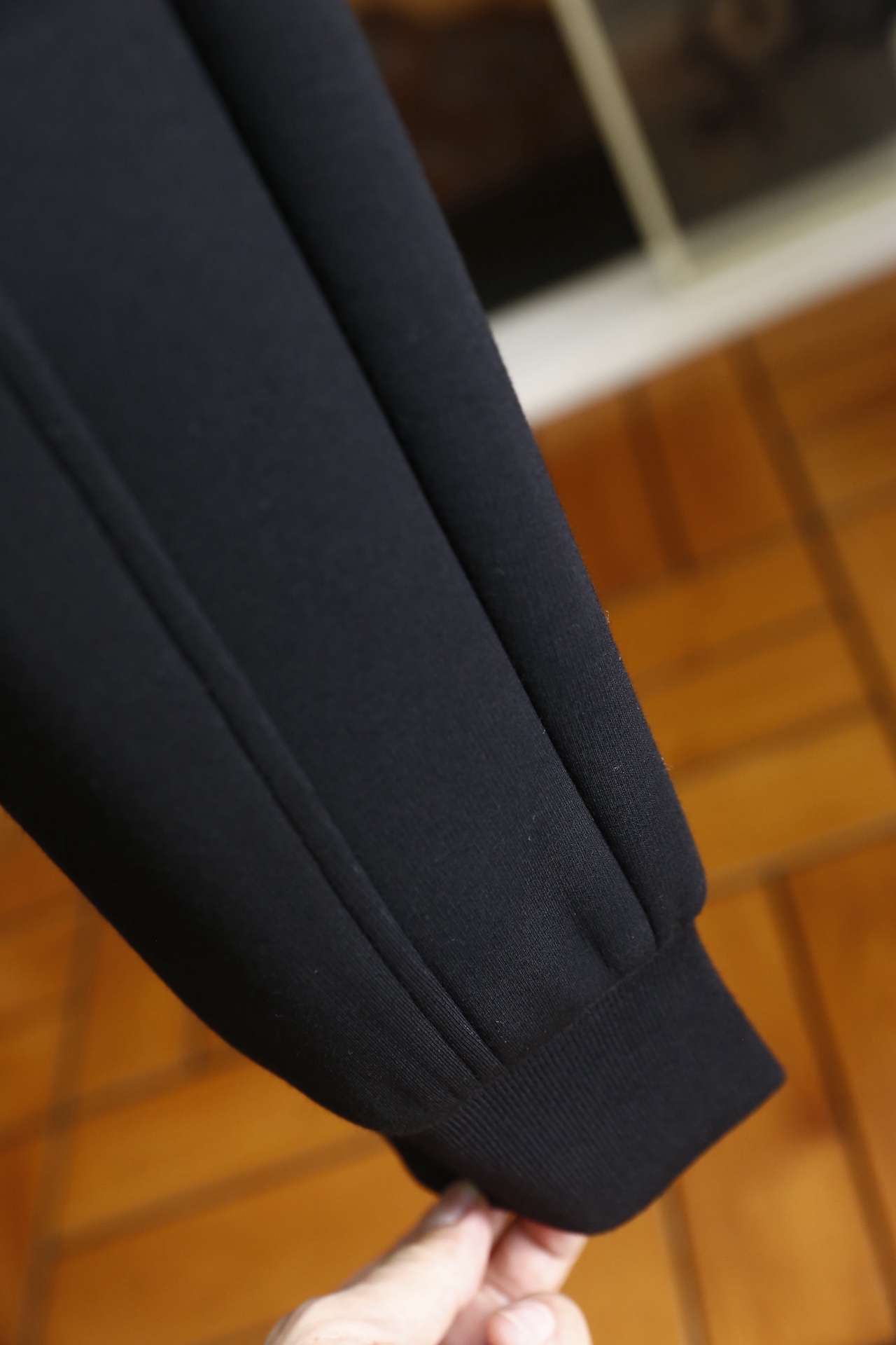 🔥原单.2025秋季时尚新品男士加绒休闲裤！采用进口舒适保暖面料，奢华经典定制LOGO设计 上身随意舒服