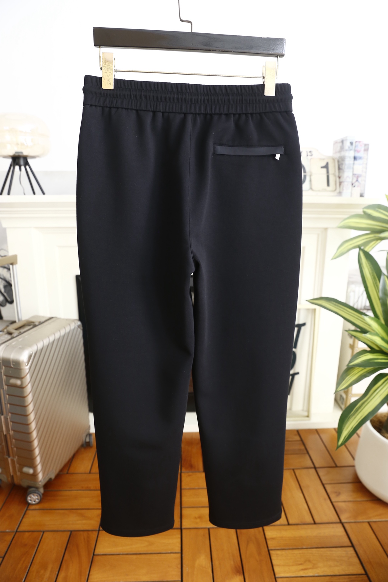 🔥lp🆕.25秋冬时尚新品男士休闲裤🆕采用舒适保暖面料，奢华经典品牌字母LOGO元素设计 上身随意舒服！