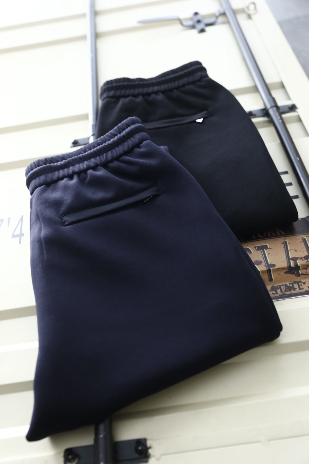 🔥lp🆕.25秋冬时尚新品男士休闲裤🆕采用舒适保暖面料，奢华经典品牌字母LOGO元素设计 上身随意舒服！