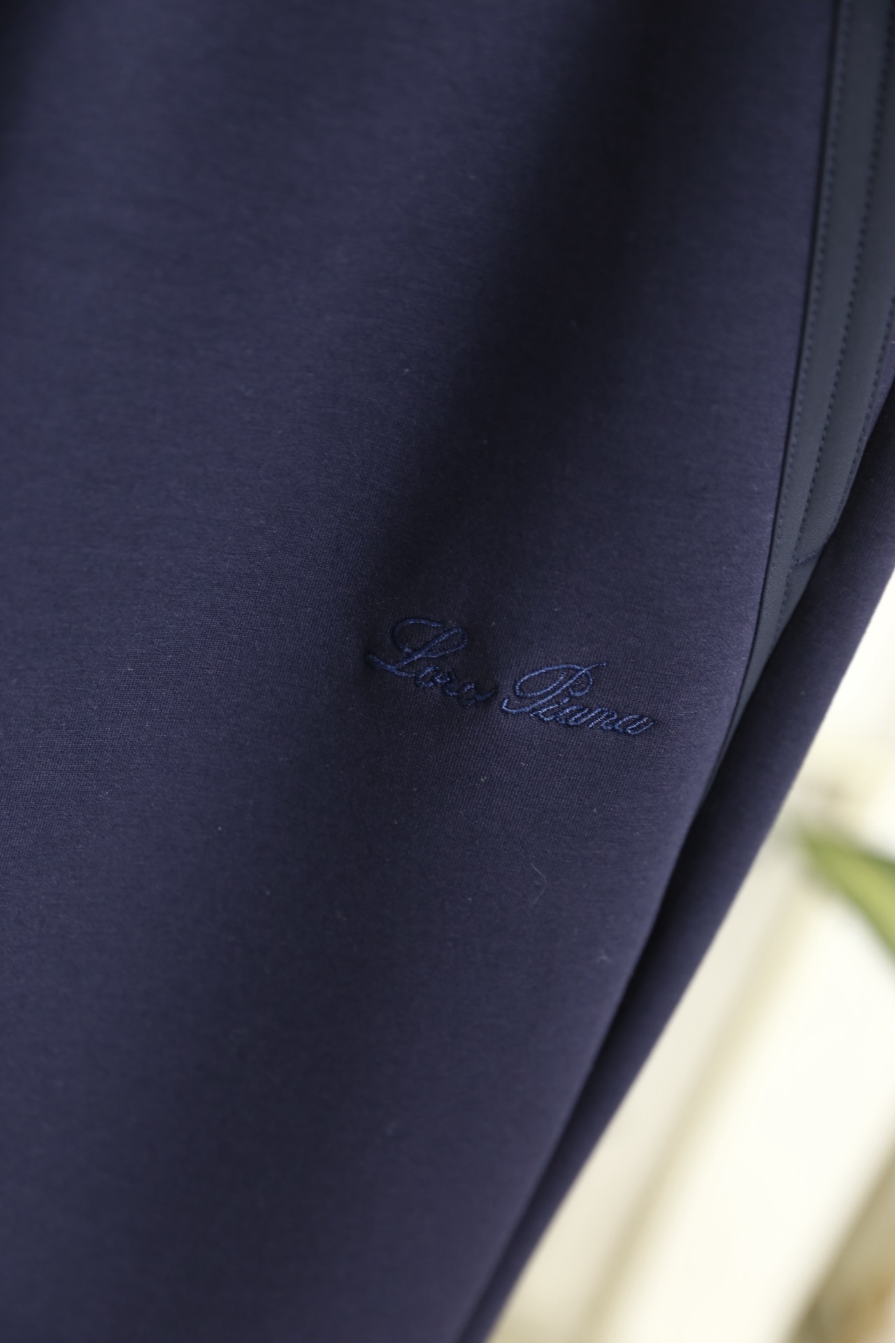 🔥lp🆕.25秋冬时尚新品男士休闲裤🆕采用舒适保暖面料，奢华经典品牌字母LOGO元素设计 上身随意舒服！