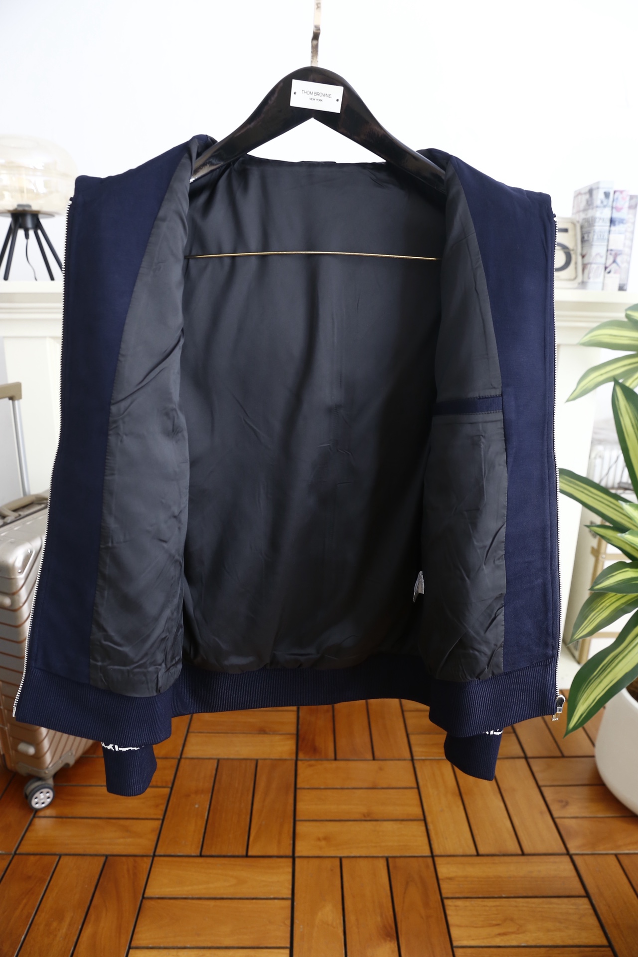 🔥迪奥/Di*r.25秋冬男士连帽夹克✅采用高密针织面料打造，质地厚实且富有韧性，抗皱耐磨还能保持版型挺