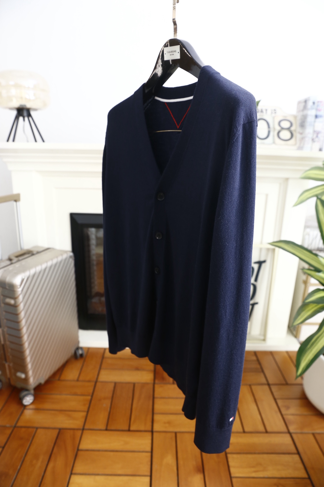 🔥汤姆布朗/TB.2025秋季新款男士V领针织开衫🆕经典V领+单排扣开合设计，袖子奢华品牌元素LOGO设