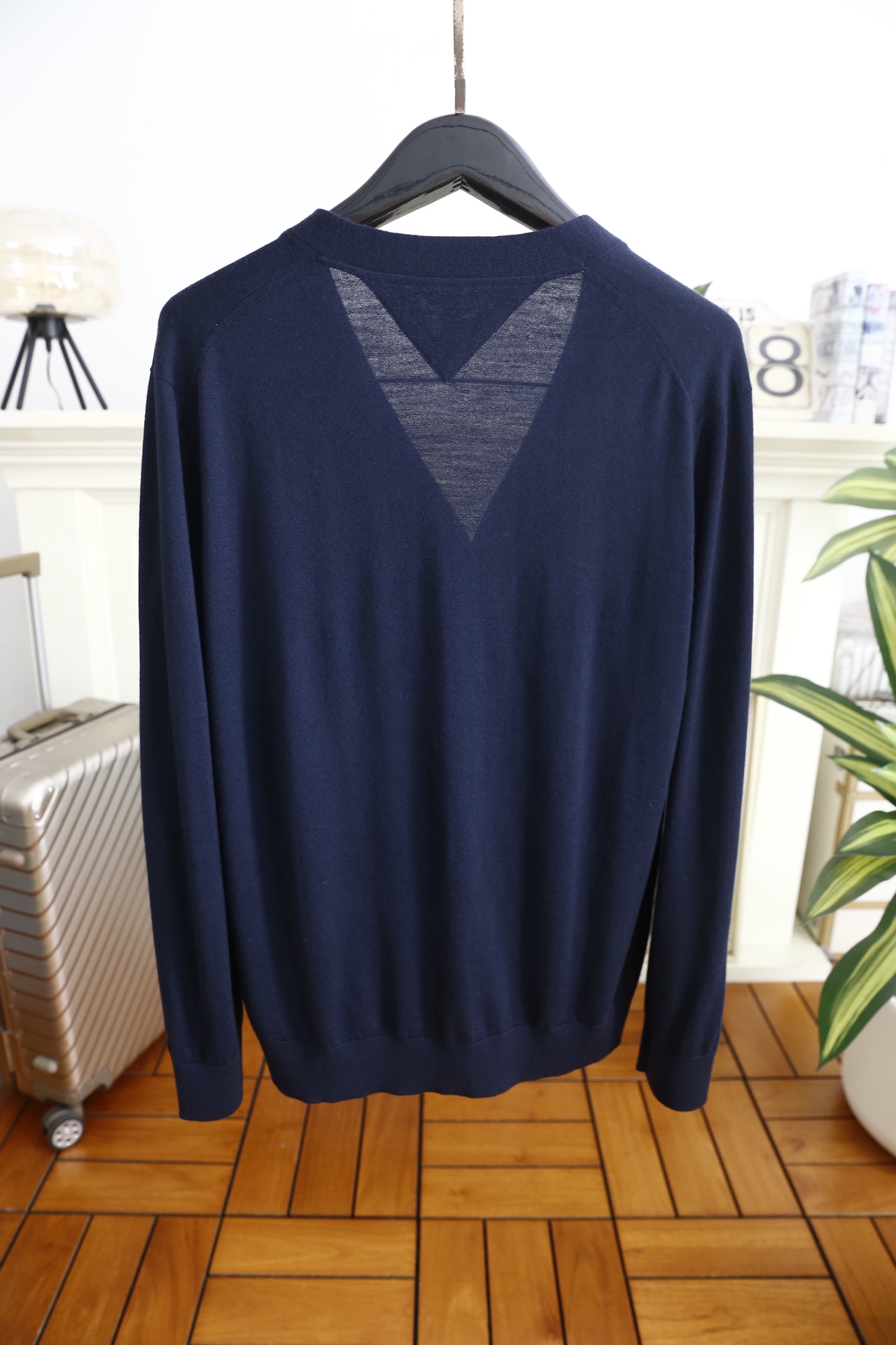 🔥汤姆布朗/TB.2025秋季新款男士V领针织开衫🆕经典V领+单排扣开合设计，袖子奢华品牌元素LOGO设