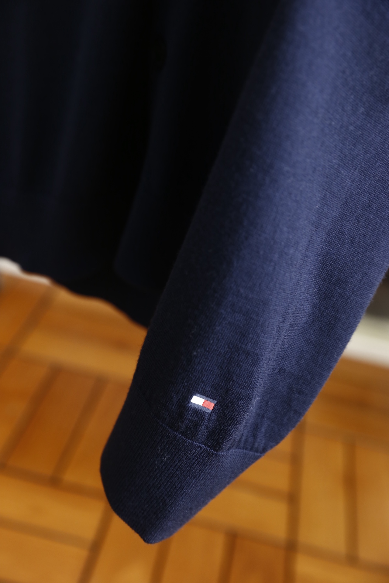 🔥汤姆布朗/TB.2025秋季新款男士V领针织开衫🆕经典V领+单排扣开合设计，袖子奢华品牌元素LOGO设