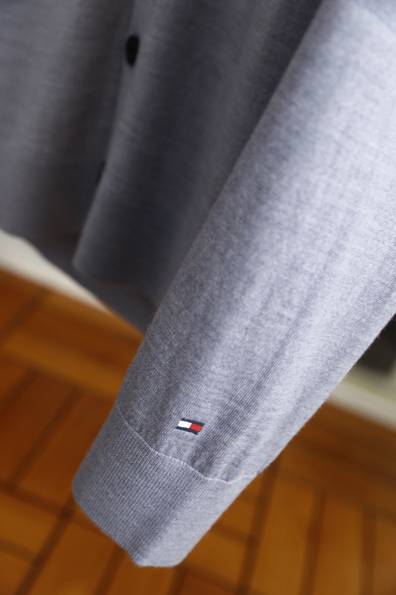 🔥汤姆布朗/TB.2025秋季新款男士V领针织开衫🆕经典V领+单排扣开合设计，袖子奢华品牌元素LOGO设