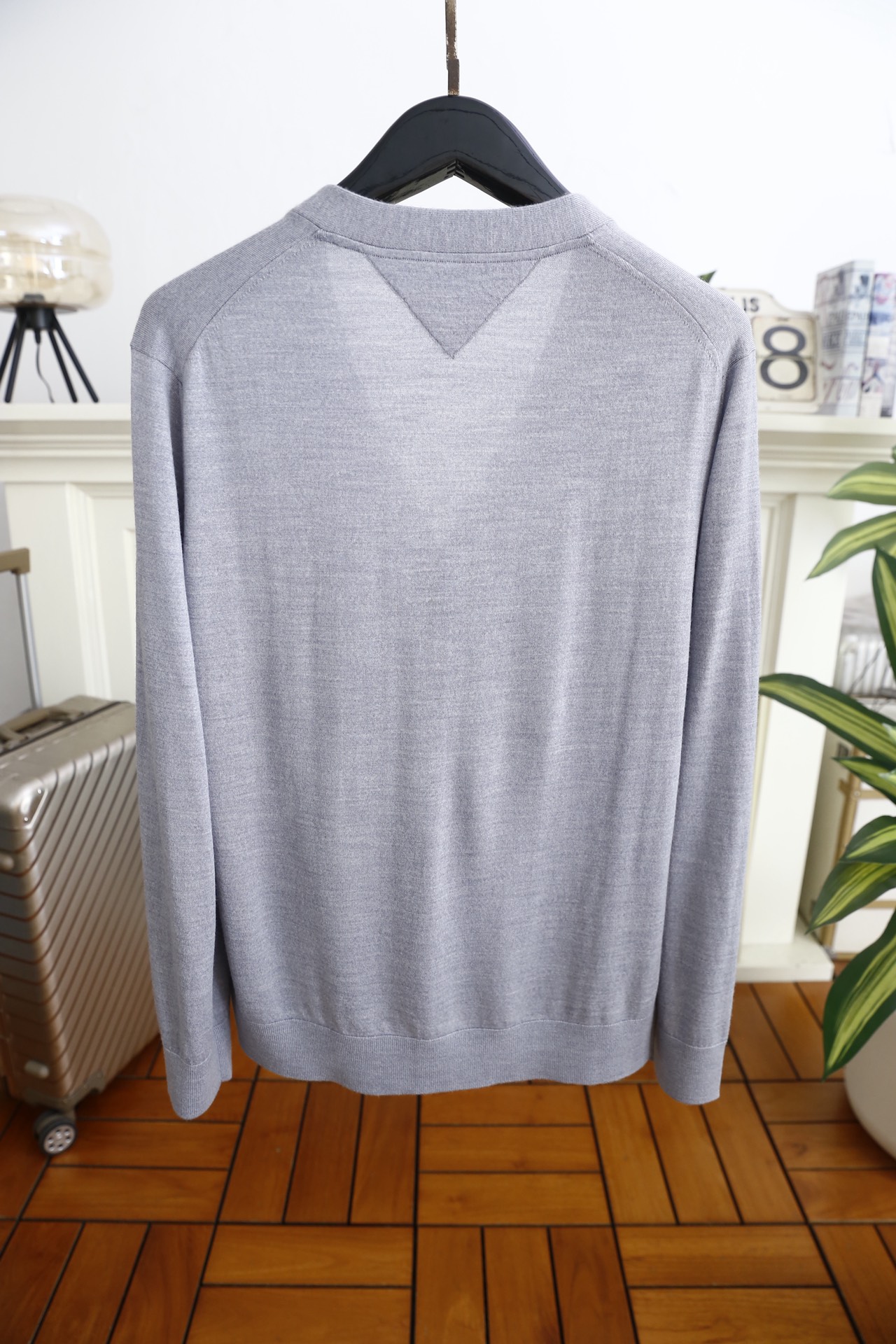 🔥汤姆布朗/TB.2025秋季新款男士V领针织开衫🆕经典V领+单排扣开合设计，袖子奢华品牌元素LOGO设