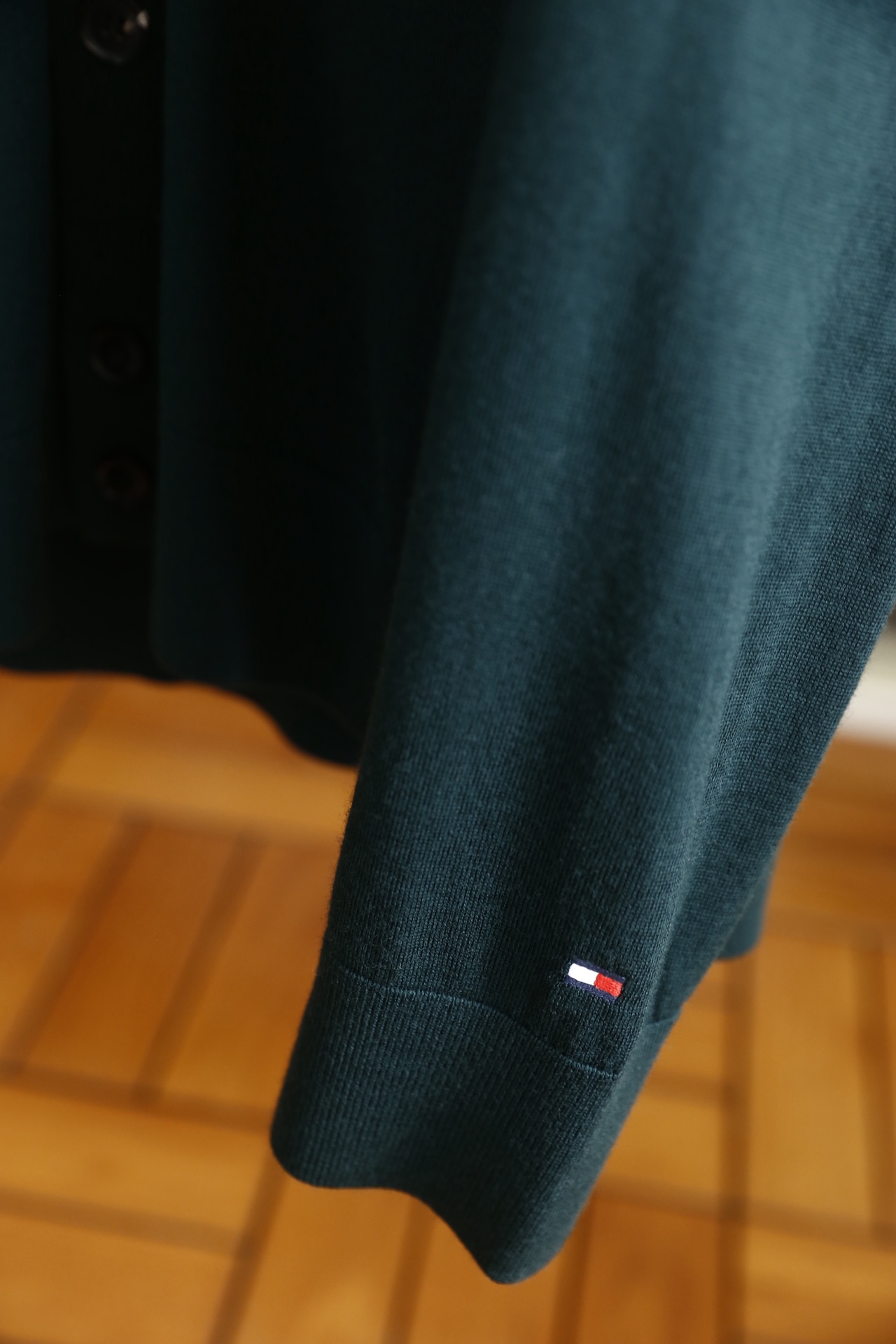 🔥汤姆布朗/TB.2025秋季新款男士V领针织开衫🆕经典V领+单排扣开合设计，袖子奢华品牌元素LOGO设