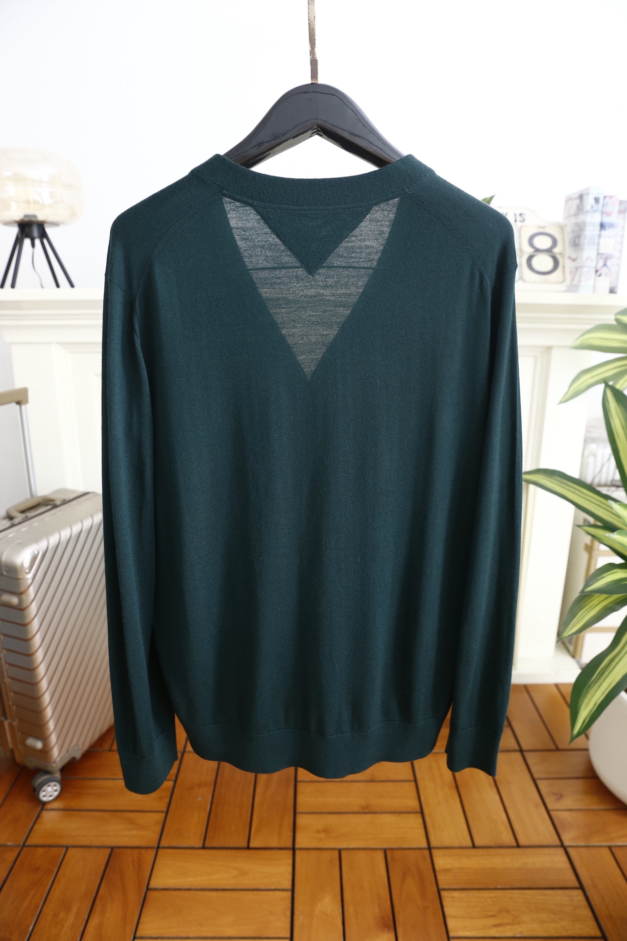 🔥汤姆布朗/TB.2025秋季新款男士V领针织开衫🆕经典V领+单排扣开合设计，袖子奢华品牌元素LOGO设